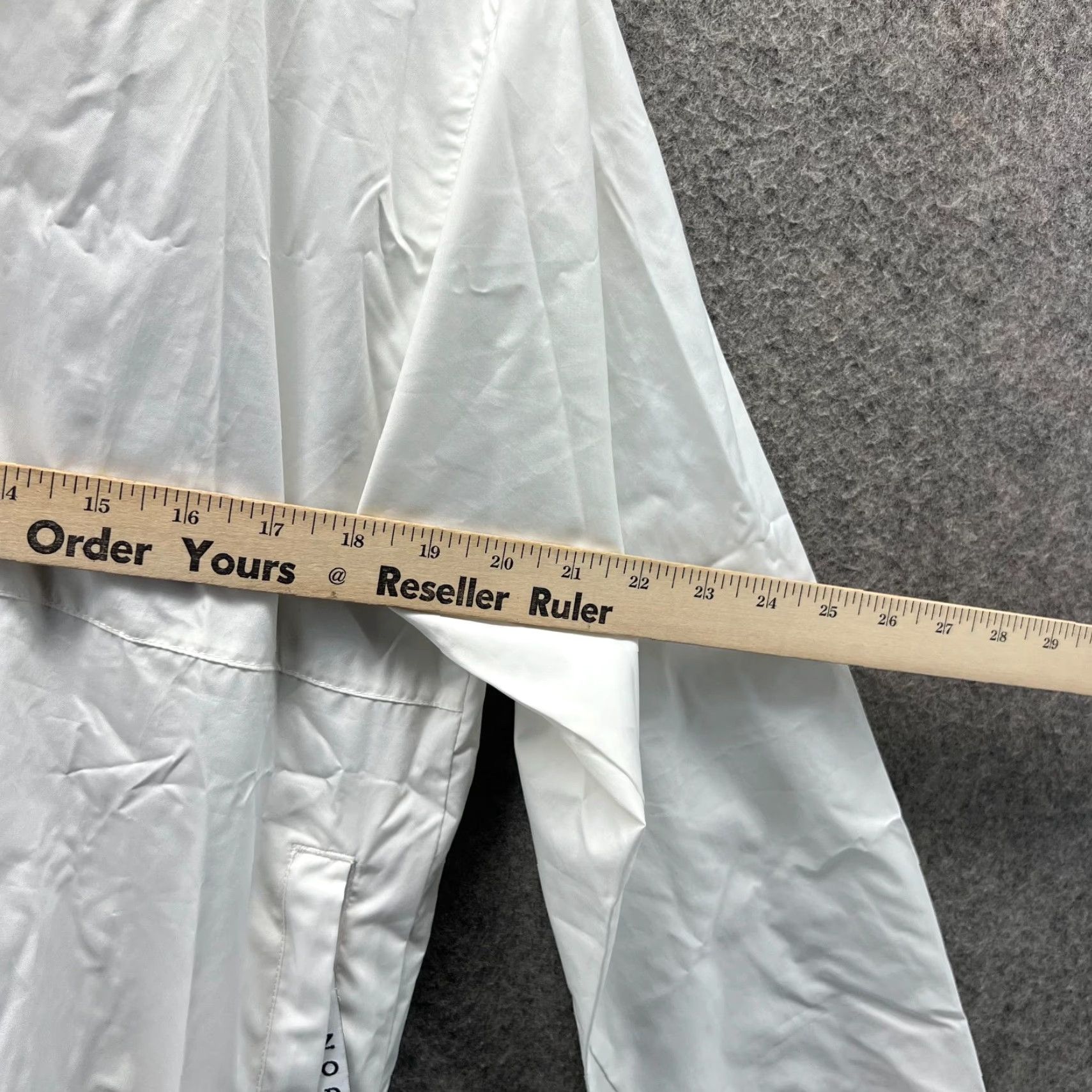 Izod VINTAGE IZOD Jacket Mens M White Windbreaker Lightweight Zip Up XFG Size US M / EU 48-50 / 2 - 3 Thumbnail