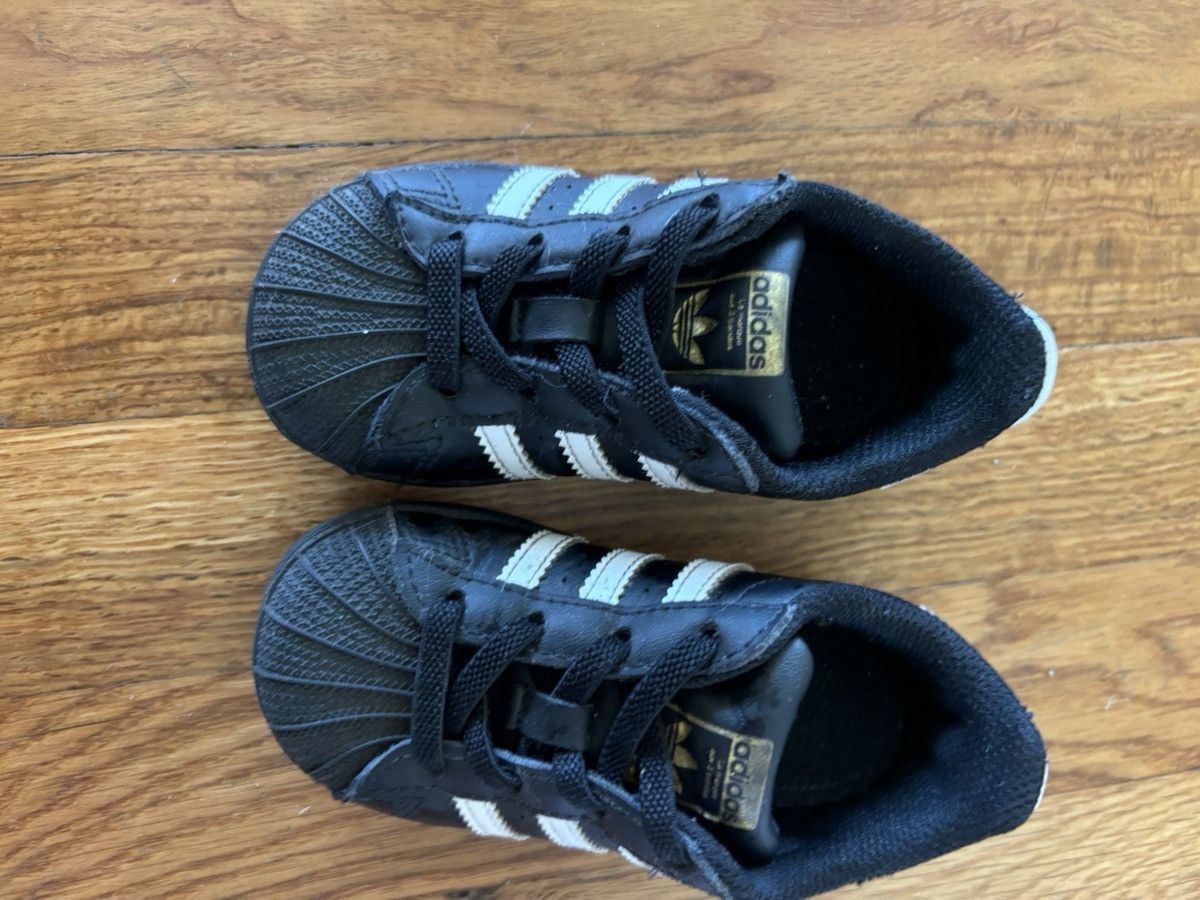 Adidas Toddler adidas superstar Size US 6 / EU 39 - 2 Thumbnail