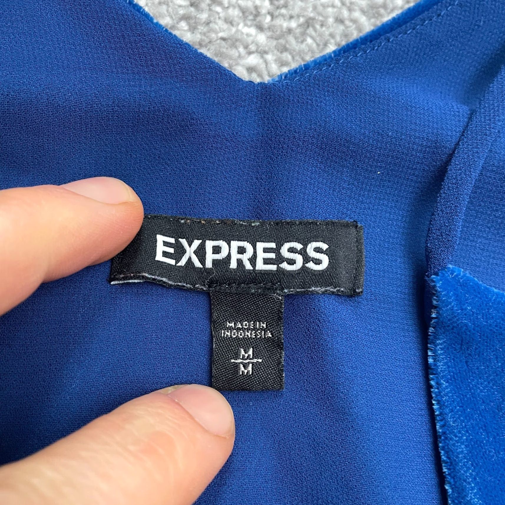 Express Express Velvet Camisole Tank Top Women M Blue V-Neck Spaghetti Strap Casual Size M / US 6-8 / IT 42-44 - 4 Thumbnail