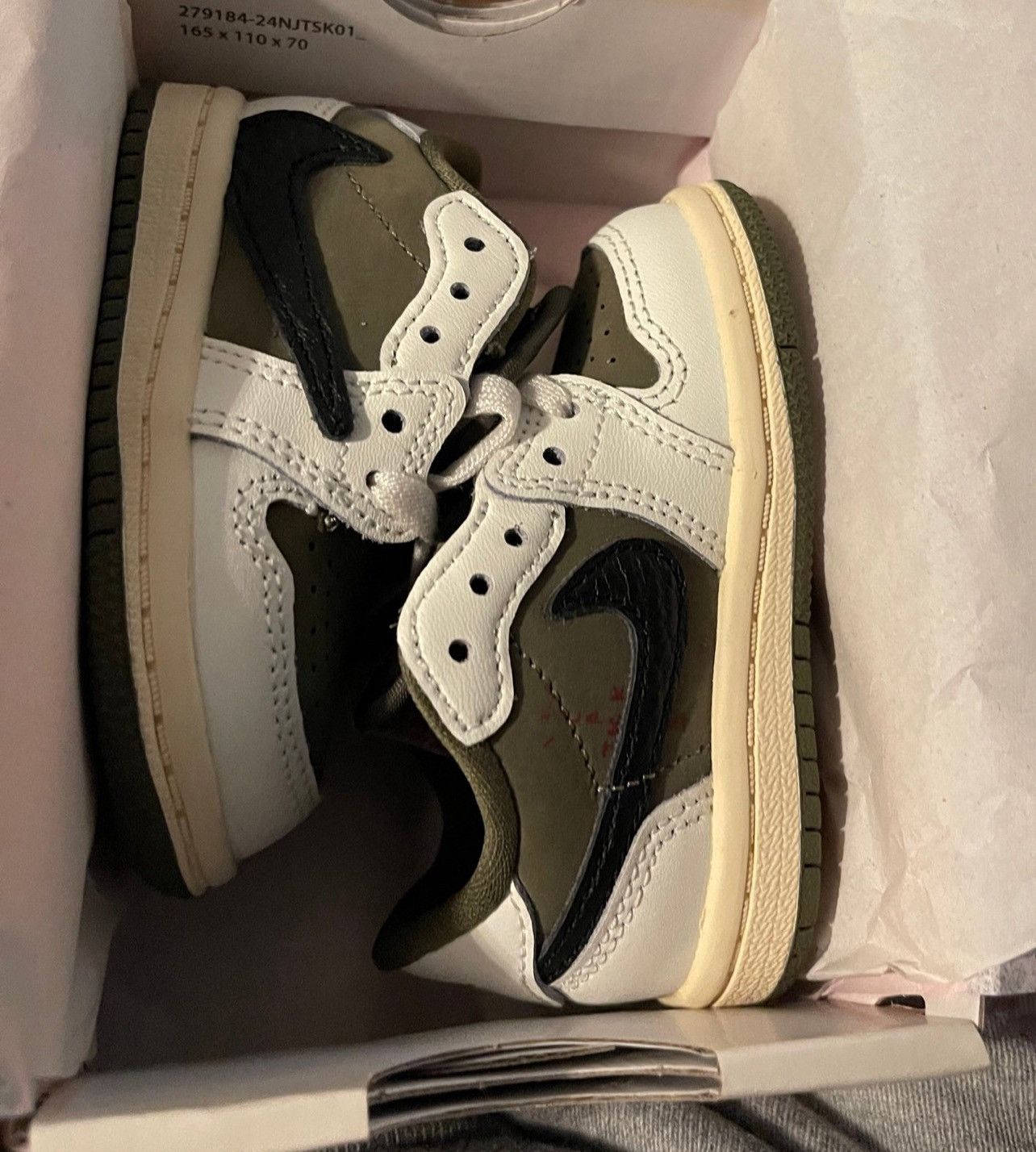 Nike × Travis Scott Travis Scott Jordan 1 low Reverse Olive kids baby size 4C Size US 5 / EU 37 - 4 Thumbnail