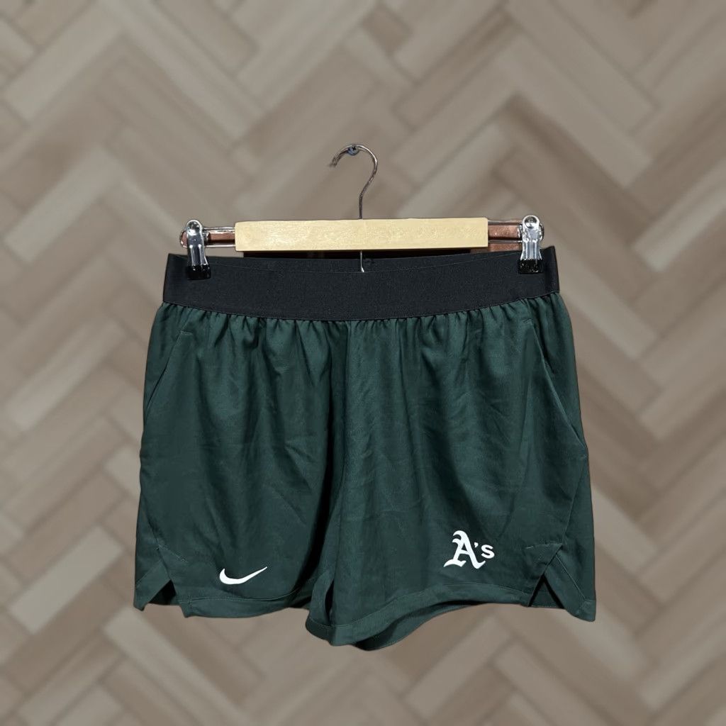 Nike VINTAGE Oakland Athletics Womens Green Pull on Athletic Shorts Size Small Dri-Fit Nike Shorts Womens S Green Athletic activewear 90s? Size 28" / US 6 / IT 42 - 1 Thumbnail