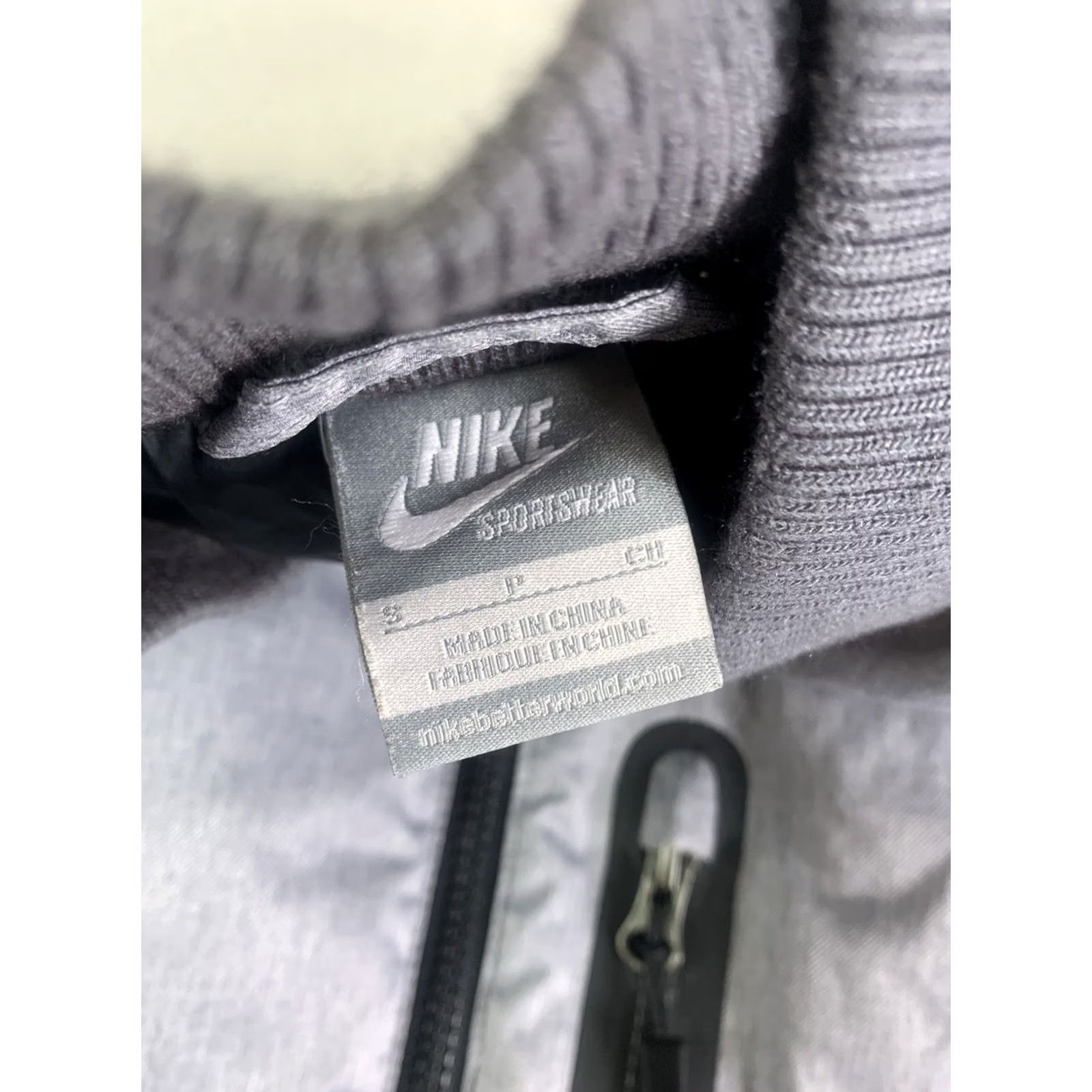 Nike VINTAGE Nike Goose Down Puffer Vest Jacket Men Small Gray 507046-071, Outdoor, Walking, Winter, Zip, Insulated, Pockets, Thermal Size US S / EU 44-46 / 1 - 2 Thumbnail