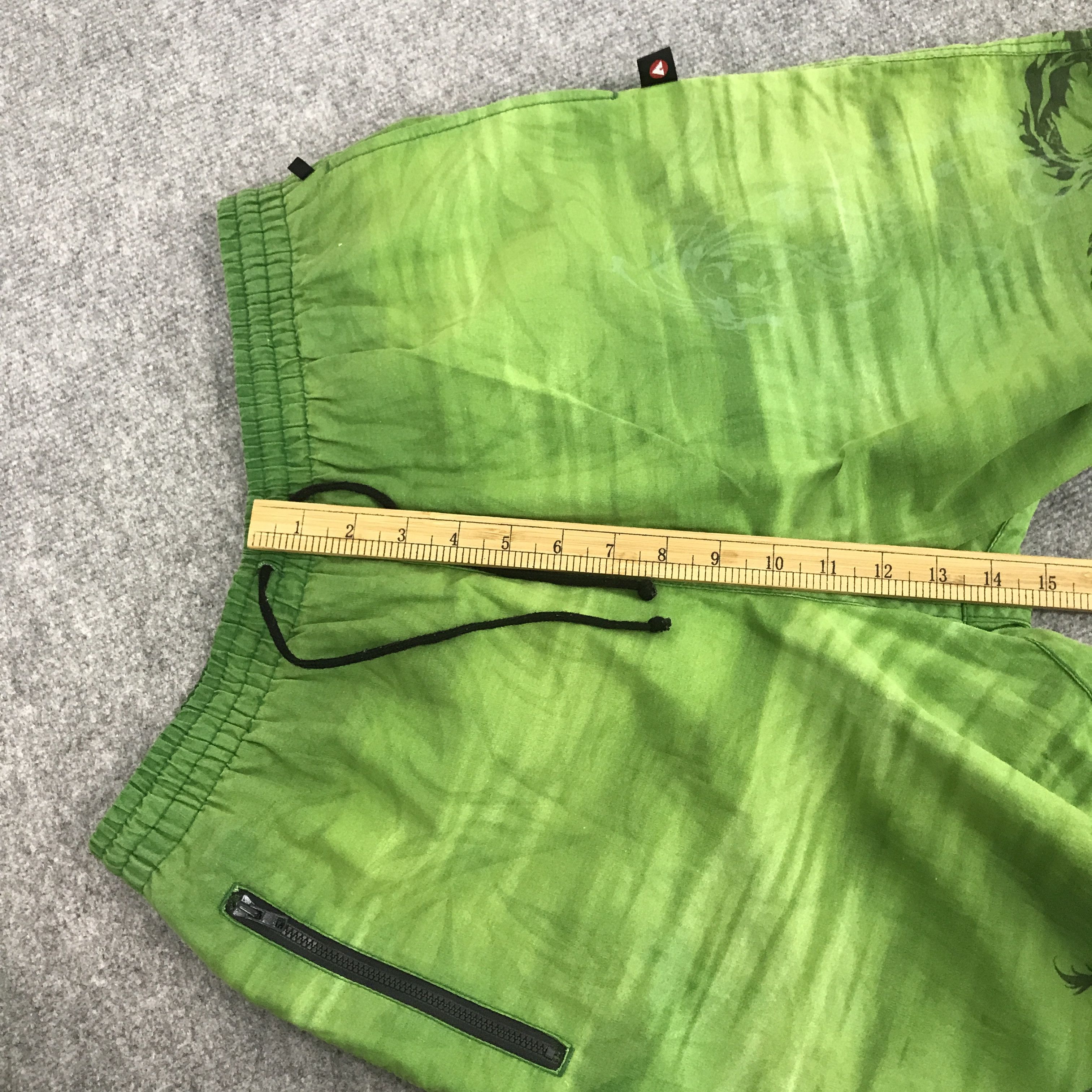 Airwalk × Japanese Brand airwalk Style shorts Green dragon Size US 34 / EU 50 - 6 Thumbnail