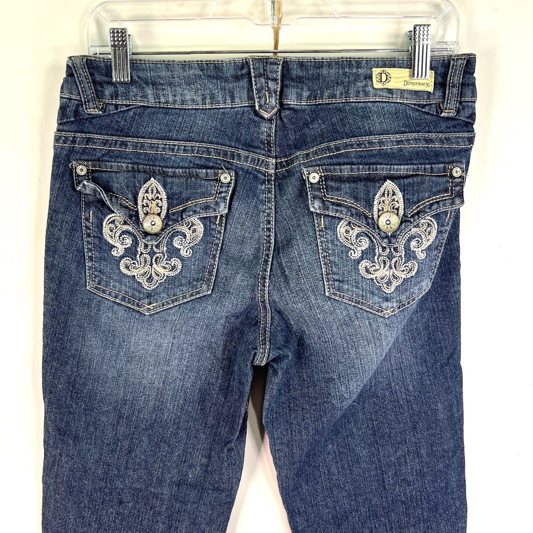 Vintage Democracy Jeans Cropped Distressed Blue Denim 8 Womens Regular Size 30 Inseam 22 Back Pockets Embroidered Belt Loops 5-Pocket Size 30" / US 8 / IT 44 - 6 Thumbnail