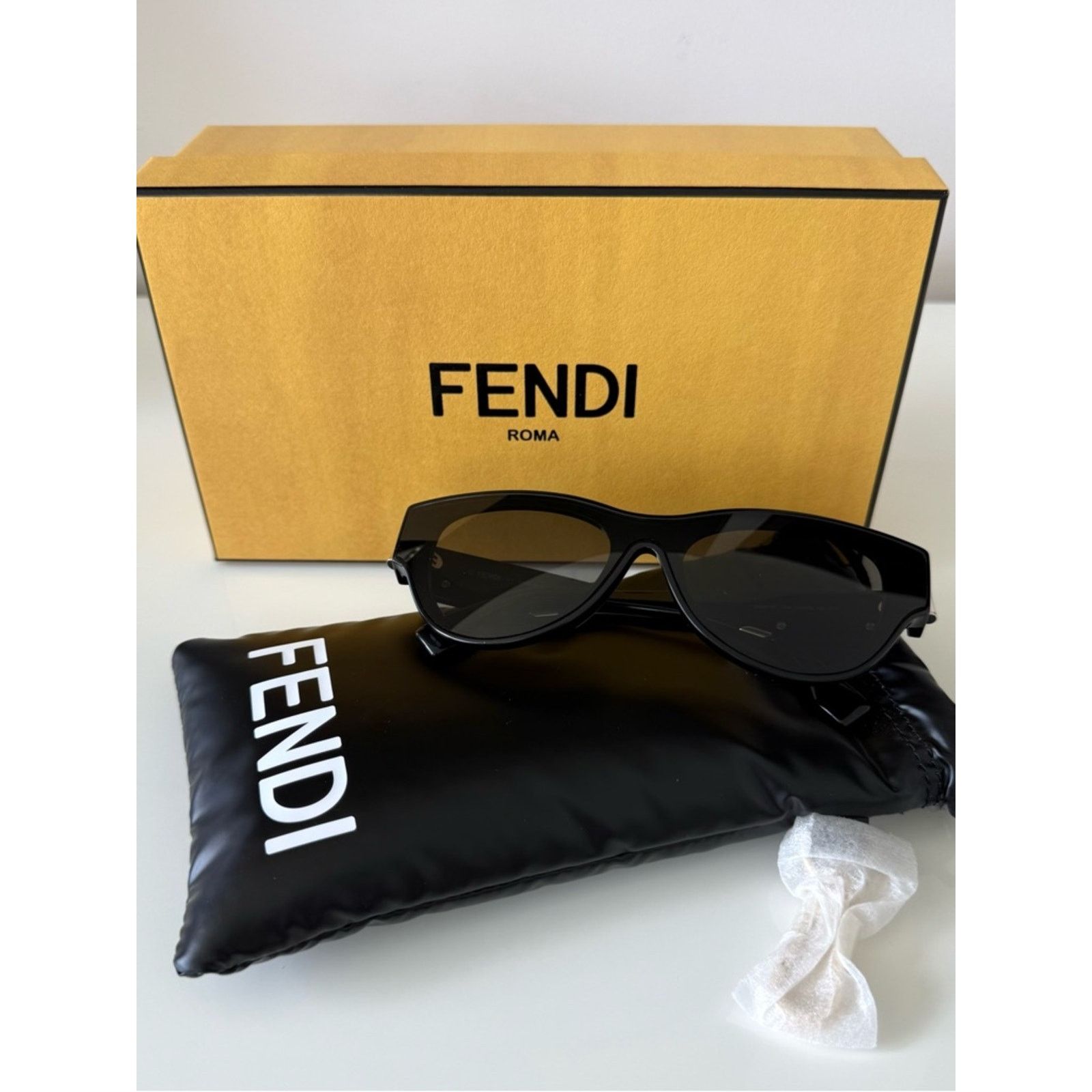 Fendi NEW!!! Fendi black women sunglasses FE40135F 01A Authentic Size ONE SIZE - 7 Thumbnail