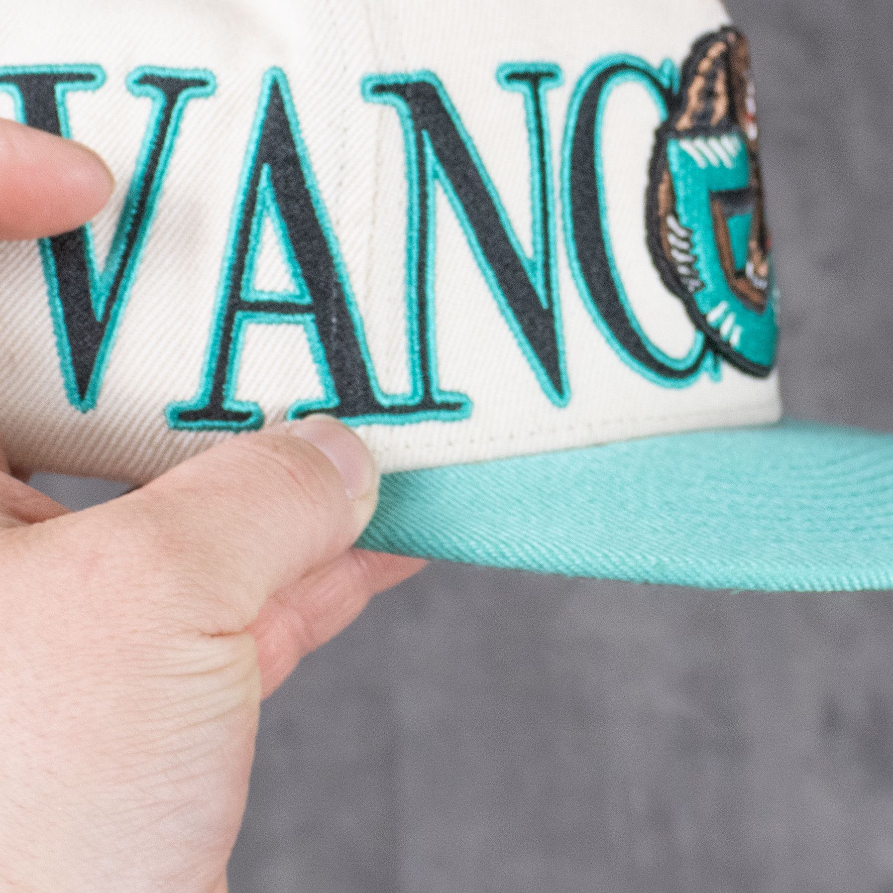 Mitchell & Ness Mitchell & Ness Vancouver Grizzlies Snapback Cream Hat Size ONE SIZE - 4 Thumbnail