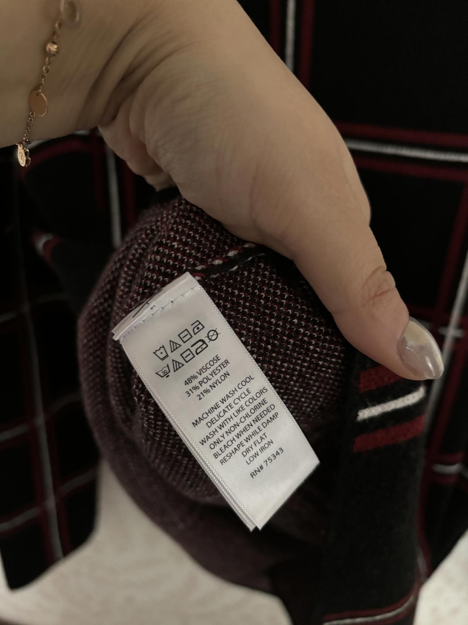 Elie Tahari EUC Tahari Women's Black Plaid Sweater Size L / US 10 / IT 46 - 4 Thumbnail