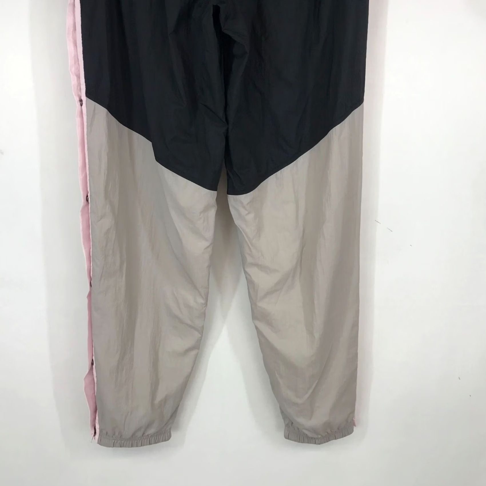 Nike Nike Women's Medium Multicolor 100% Nylon Windrunner Snap Pants AR3082-013 Size 32" / US 10 / IT 46 - 6 Thumbnail