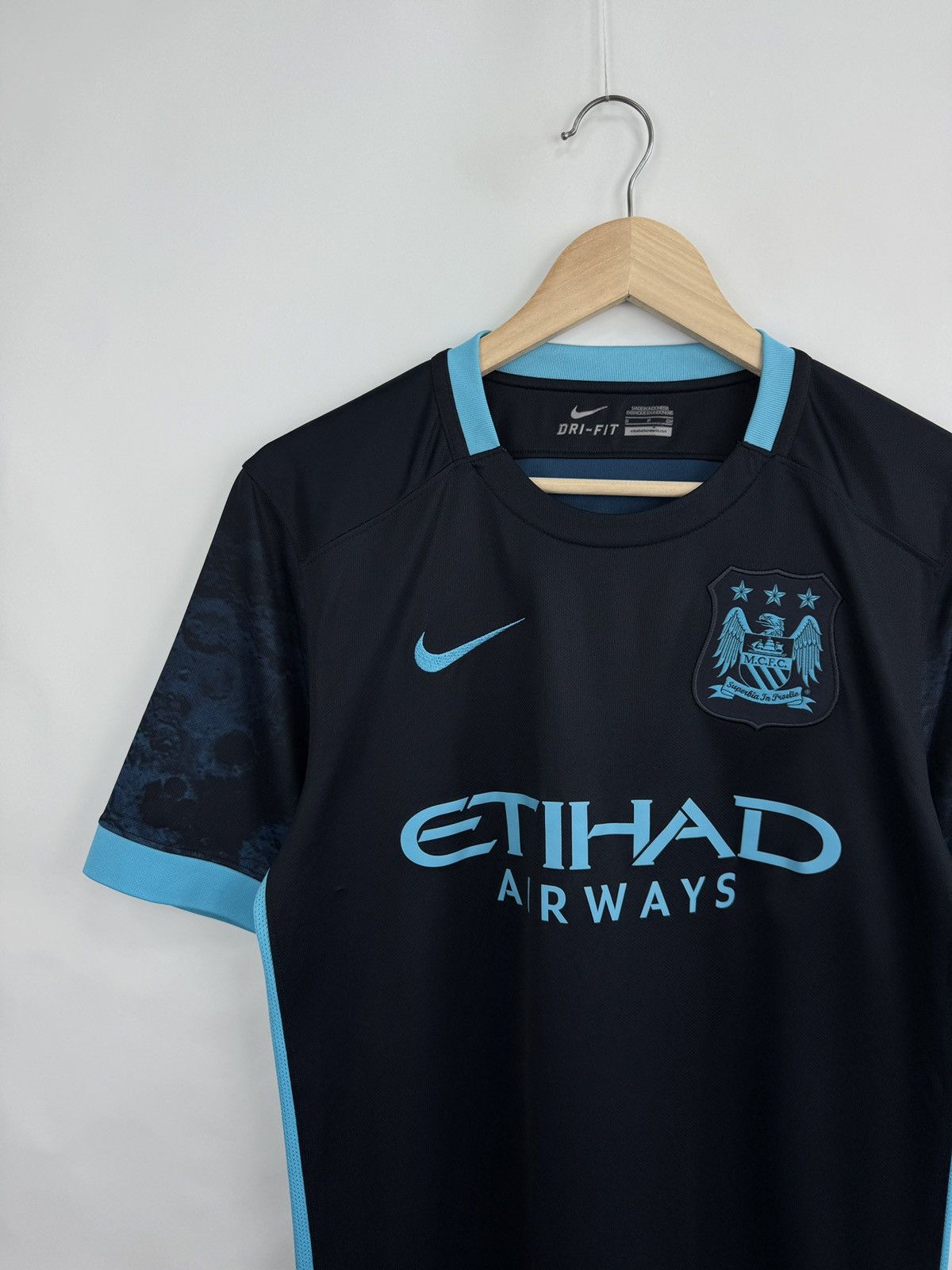 Nike 🏴󠁧󠁢󠁥󠁮󠁧󠁿 Y2K Manchester City 2015-2016 Away Soccer Jersey Etihad Size US S / EU 44-46 / 1 - 2 Thumbnail