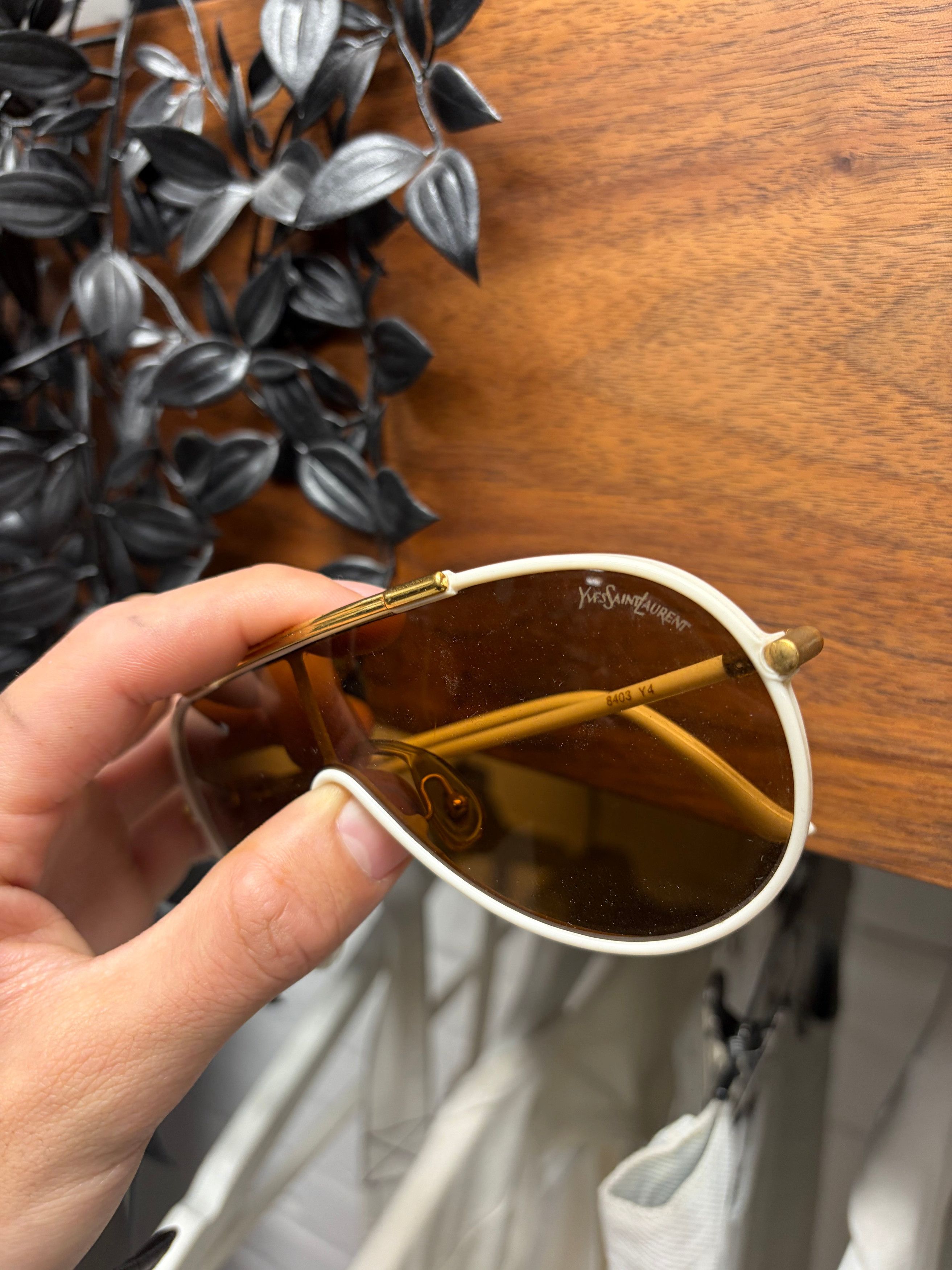 Saint Laurent Paris 2000s Yves Saint Laurent White/Gold ‘Shield’ Sunglasses Size ONE SIZE - 4 Thumbnail