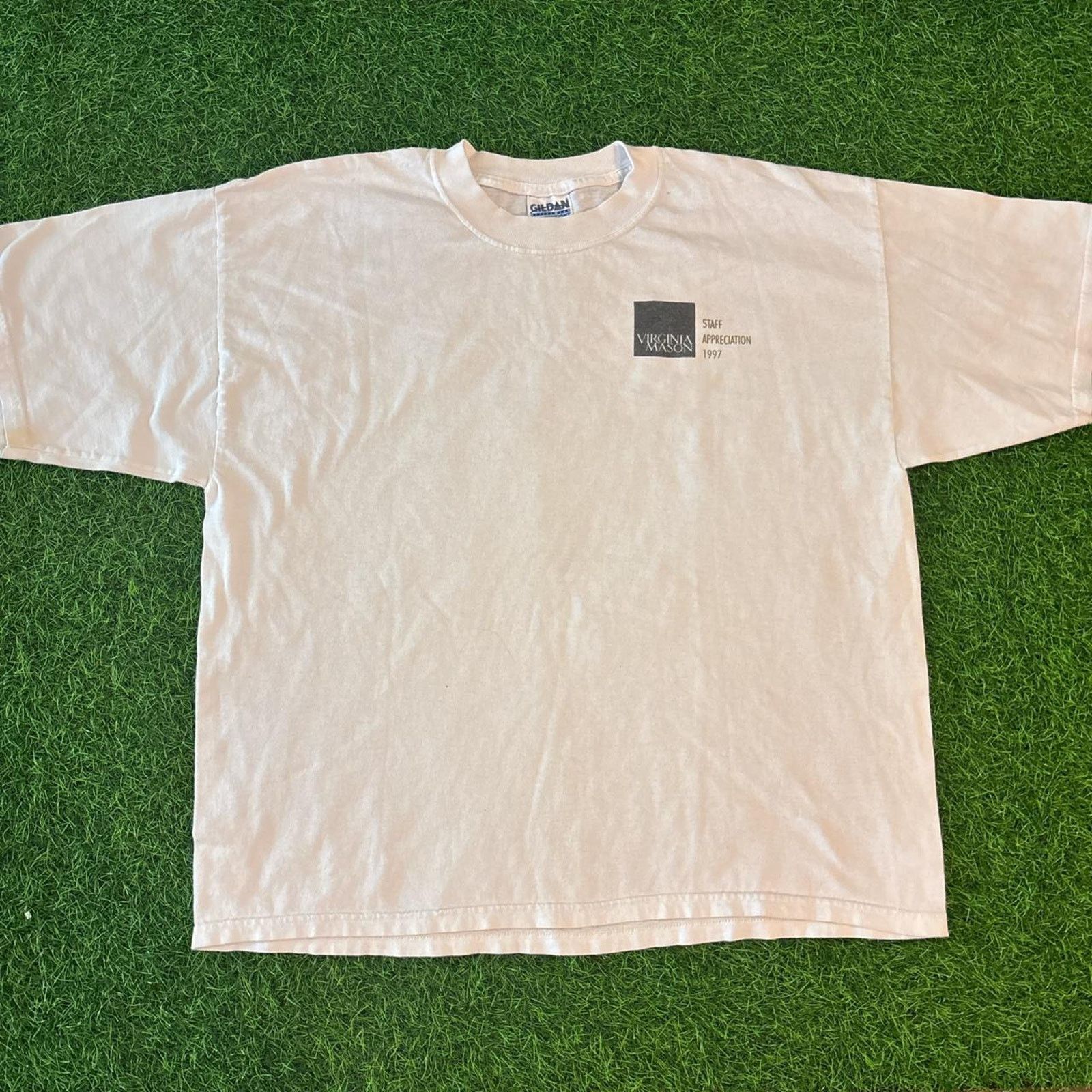 Gildan Vintage White Virginia Mason Staff Appreciation Graphic Tee Size US XL / EU 56 / 4 - 1 Thumbnail