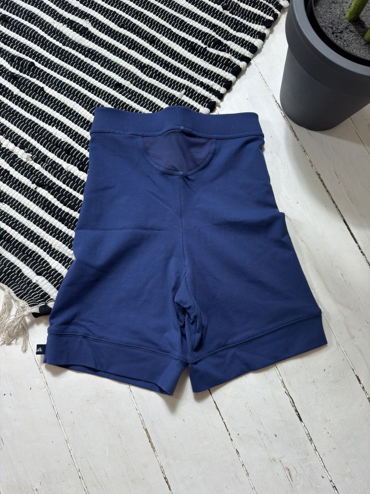 Adidas VINTAGE ADIDAS MINI LOGO Y2K SHORTS Size 26" / US 2 / IT 38 - 2 Thumbnail