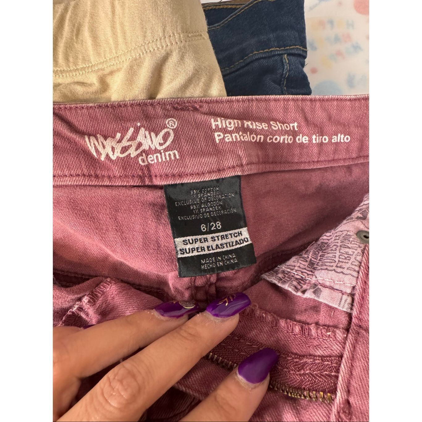 Mossimo Massimo Denim High Rise Shorts Size 6/28 Burgundy Lace Hem Super Stretch Size 28" / US 6 / IT 42 - 4 Thumbnail