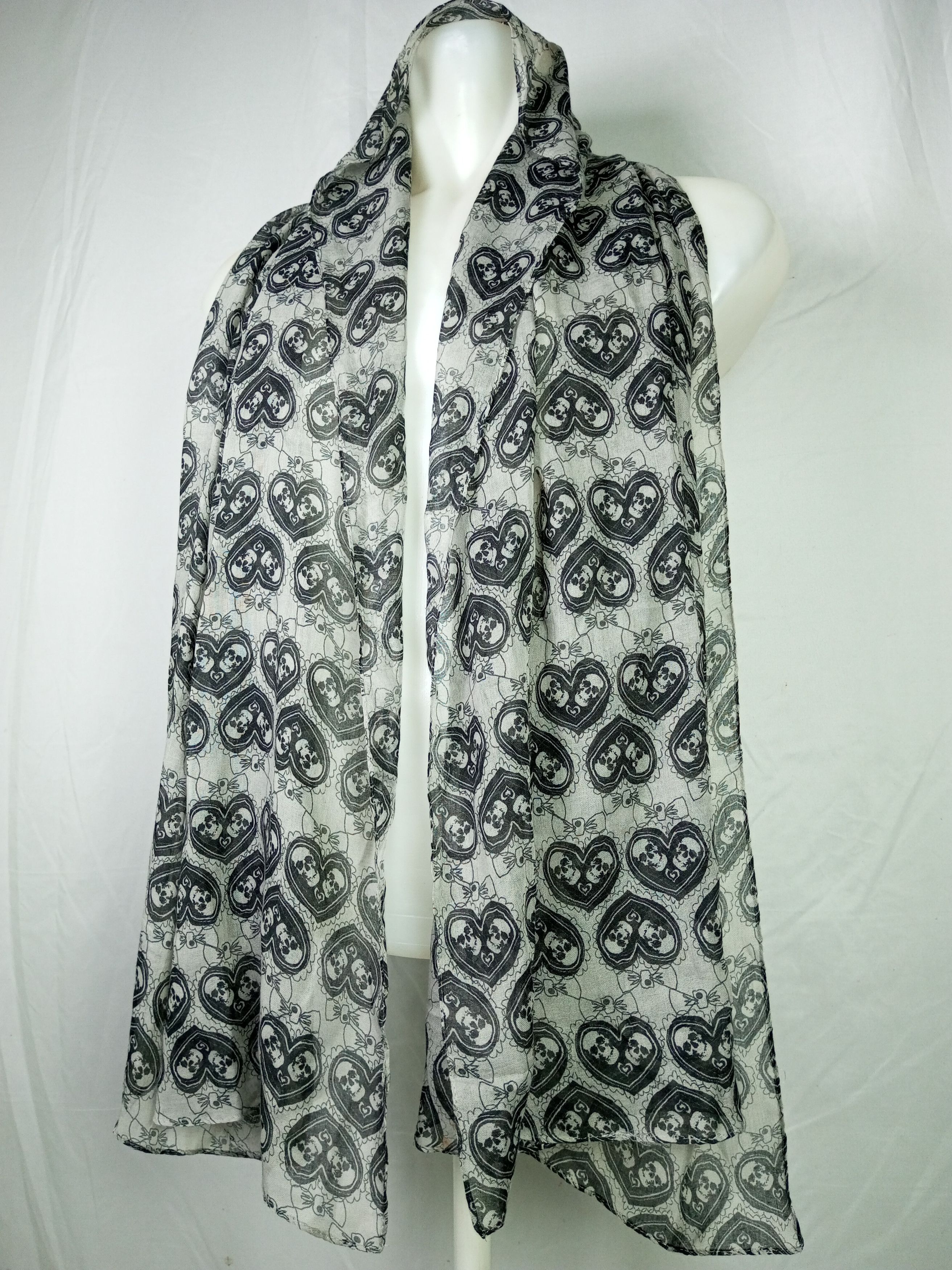 Japanese Brand Skulls Scarf Inspired By Alexander McQueen Size ONE SIZE - 2 Thumbnail