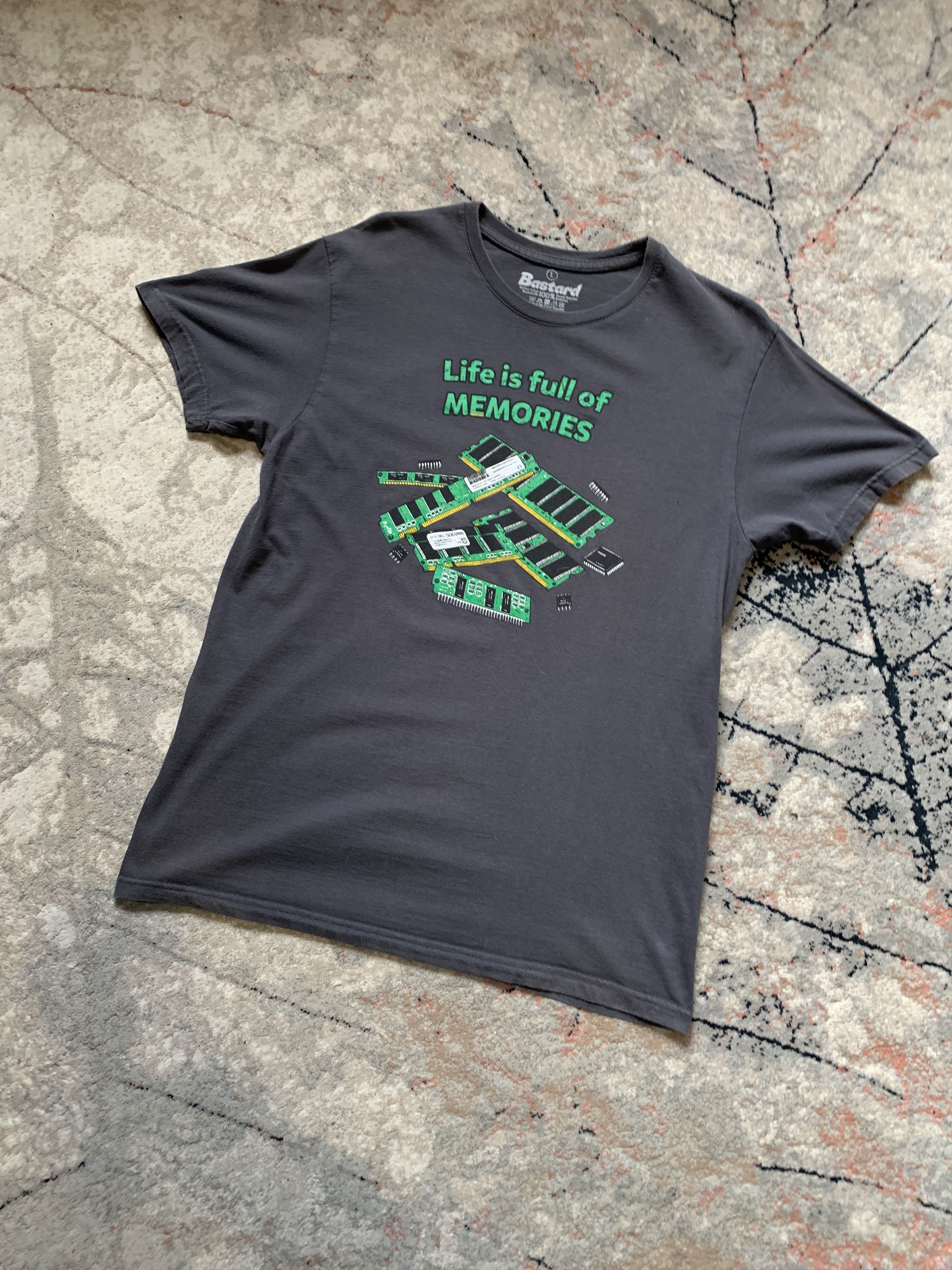 Other Bastard Life Is Full Of Memories Tee Size US L / EU 52-54 / 3 - 1 Thumbnail