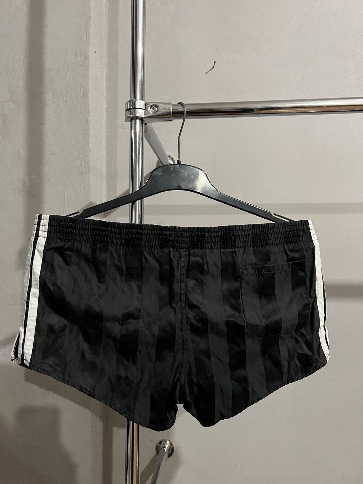 Adidas ADIDAS NYLON SPRINTER ICONIC SHORTS GLANZ RACER RETRO SIZE M Size US 36 / EU 52 - 7 Thumbnail