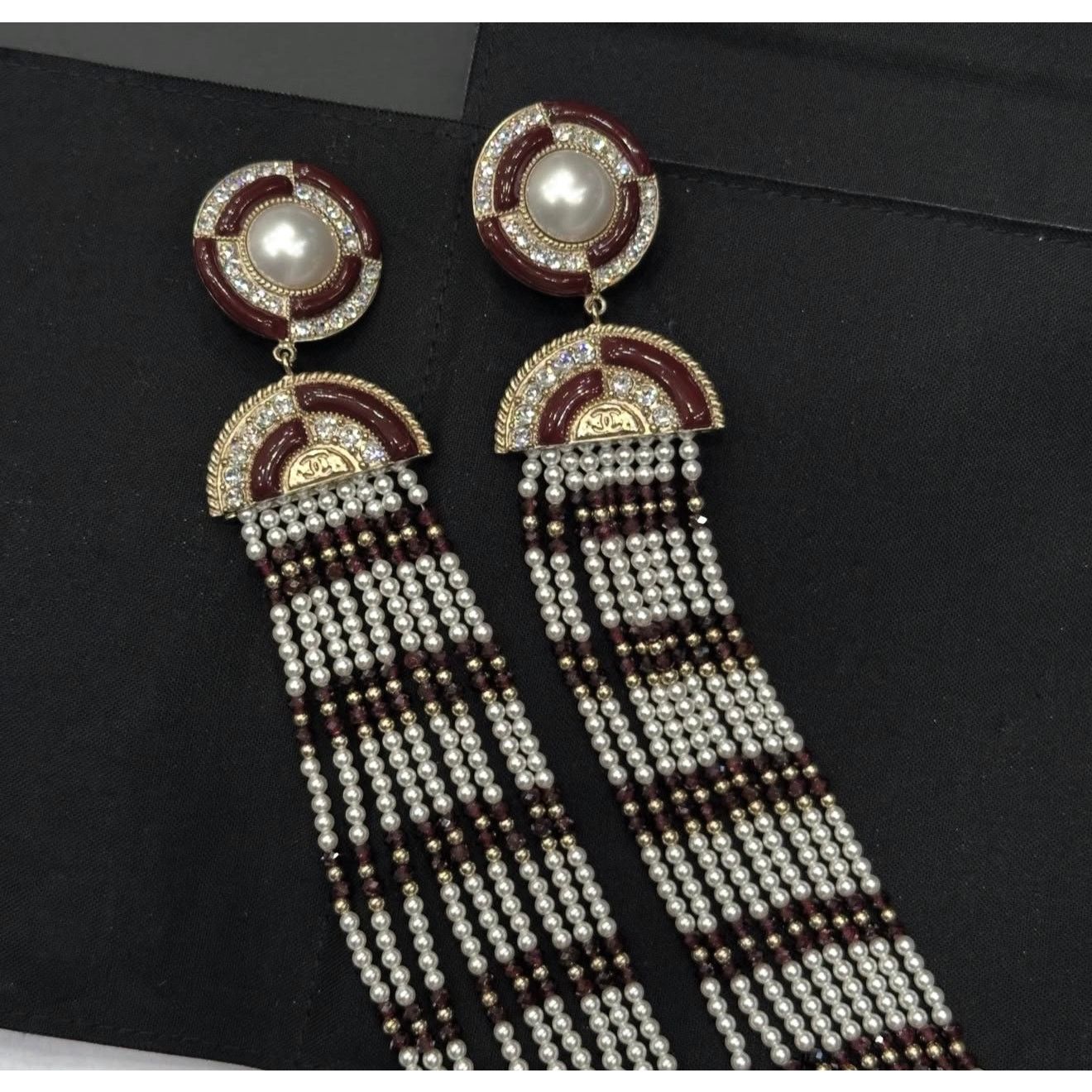 Chanel NWOT Chanel Pre-Fall 2019 Pearl Drop Earrings Size ONE SIZE - 1 Thumbnail