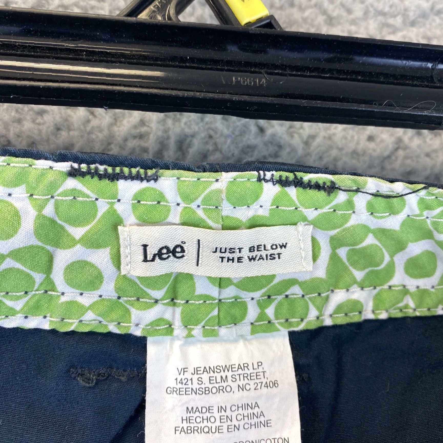 Lee Lee Women's Mid Rise Flat Front Bermuda Shorts Size 6 Navy Blue Classic Casual Size 28" / US 6 / IT 42 - 7 Thumbnail
