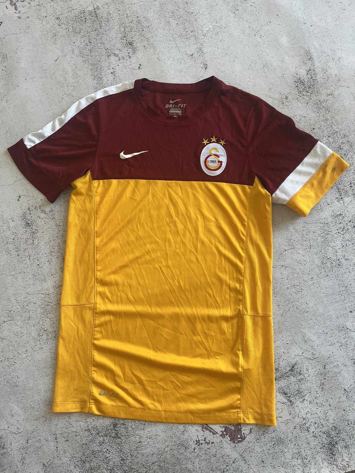 Nike GALATASARAY TURKEY NIKE TRAINING FOOTBALL SHIRT MENS SIZE S Size US S / EU 44-46 / 1 - 1 Thumbnail
