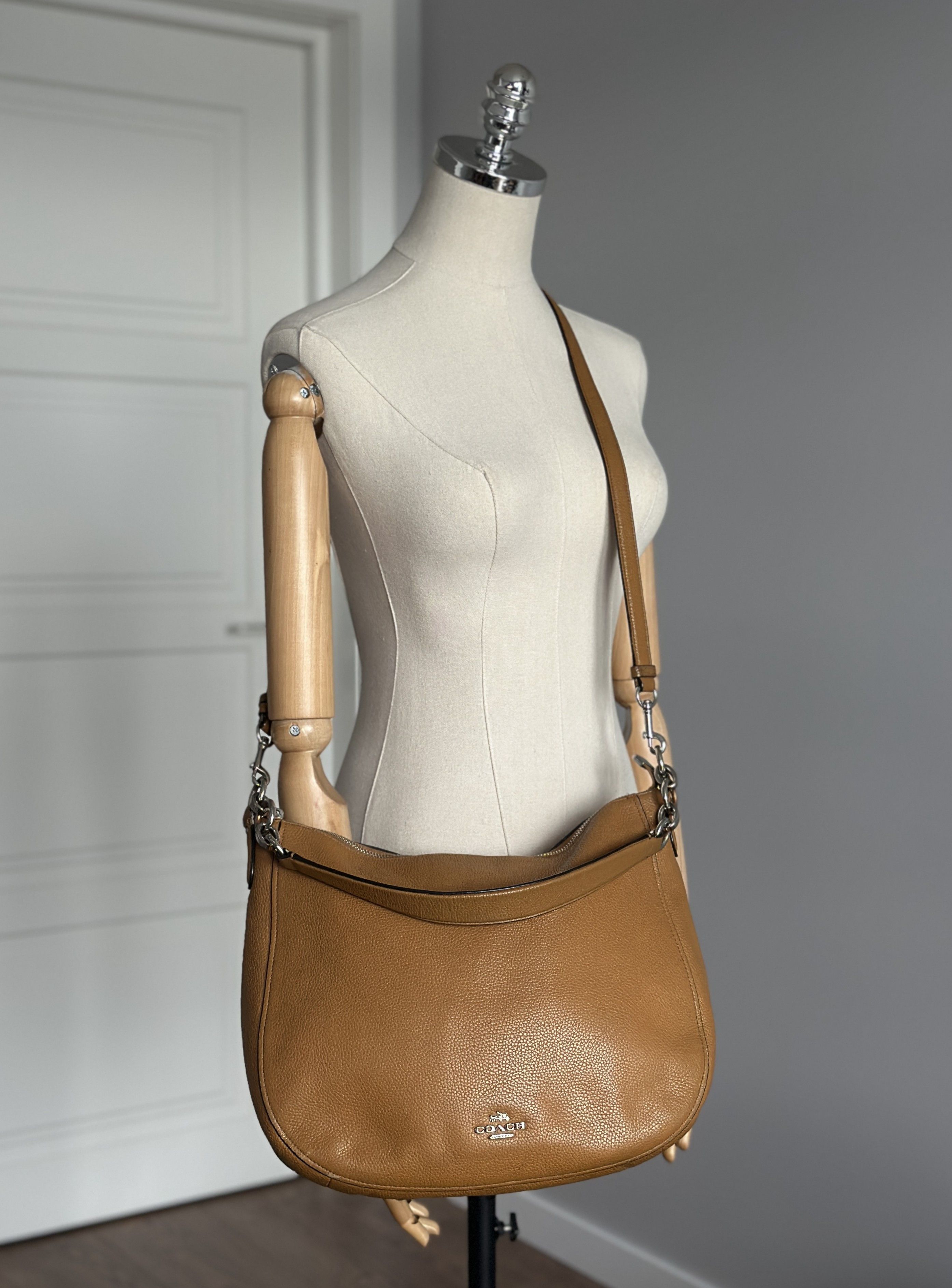 Coach COACH CHELSEA 32 Leather Shoulder/Crossbody Bag Luxury Brand Size ONE SIZE - 1 Thumbnail
