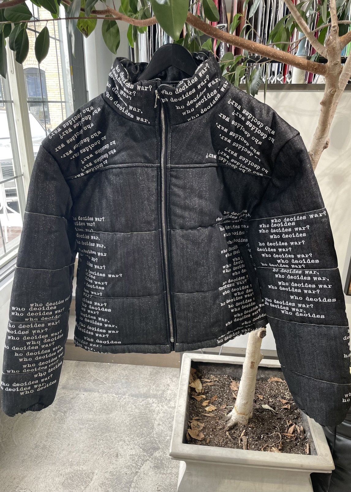 Who Decides War Who Decides War Signature Scripture Puffer Size US L / EU 52-54 / 3 - 2 Thumbnail