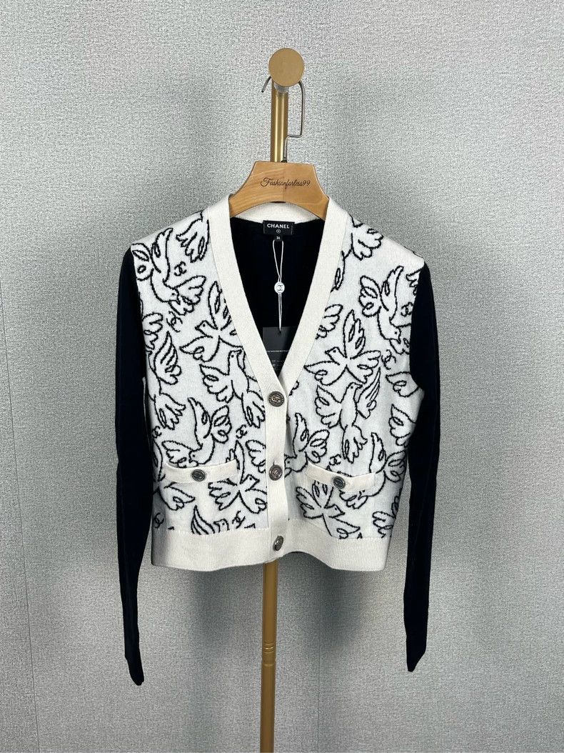 Chanel White Printed Knit Jacket - dmc