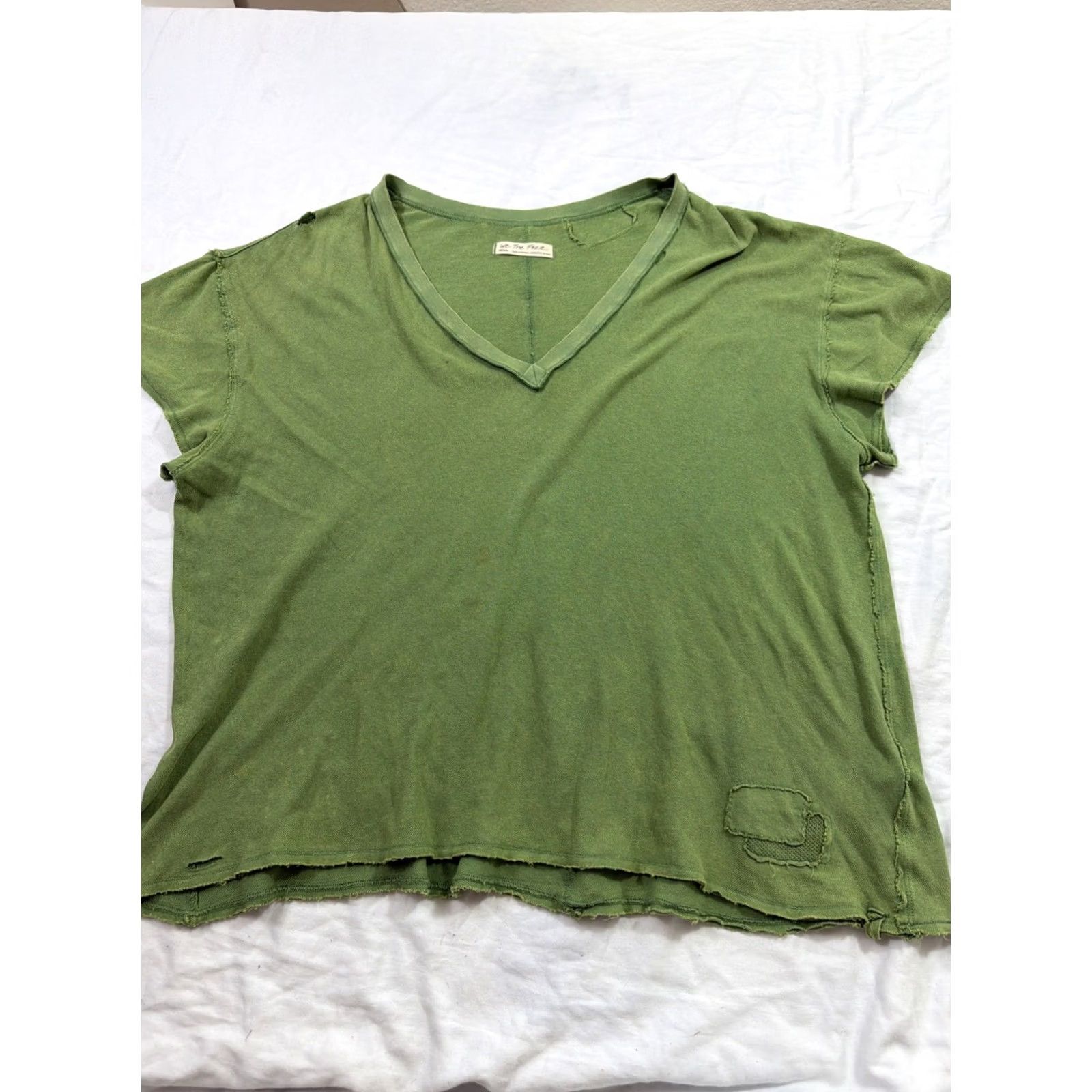 Free People Free People Shirt Women M V-Neck Oversized Green Stains Distressed Size M / US 6-8 / IT 42-44 - 2 Thumbnail