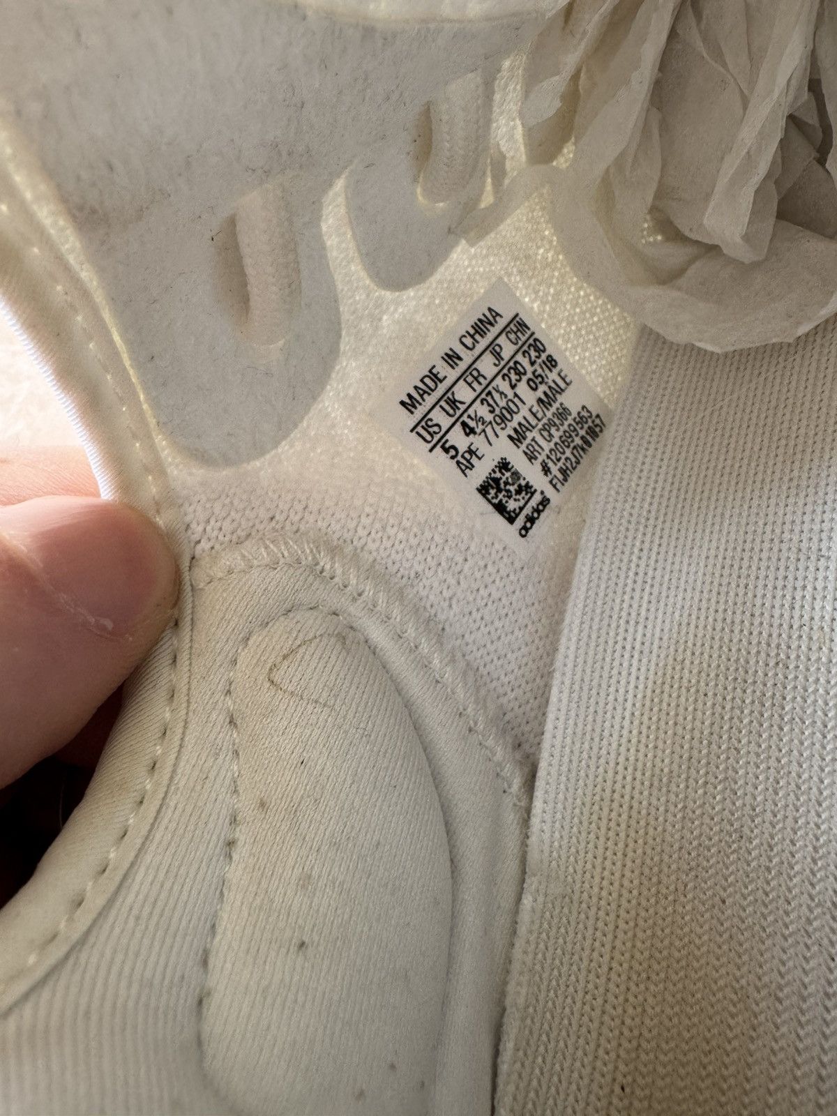 Adidas × Yeezy Yeezy triple whites Size US 5 / EU 37 - 16 Thumbnail