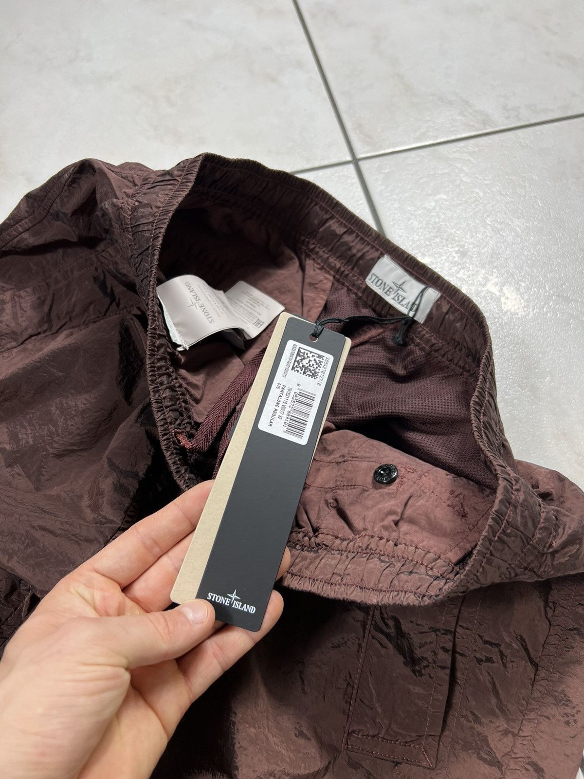 Stone Island Stone Island shiny nylon metal sweatpants burgundy baggy Size US 32 / EU 48 - 18 Thumbnail