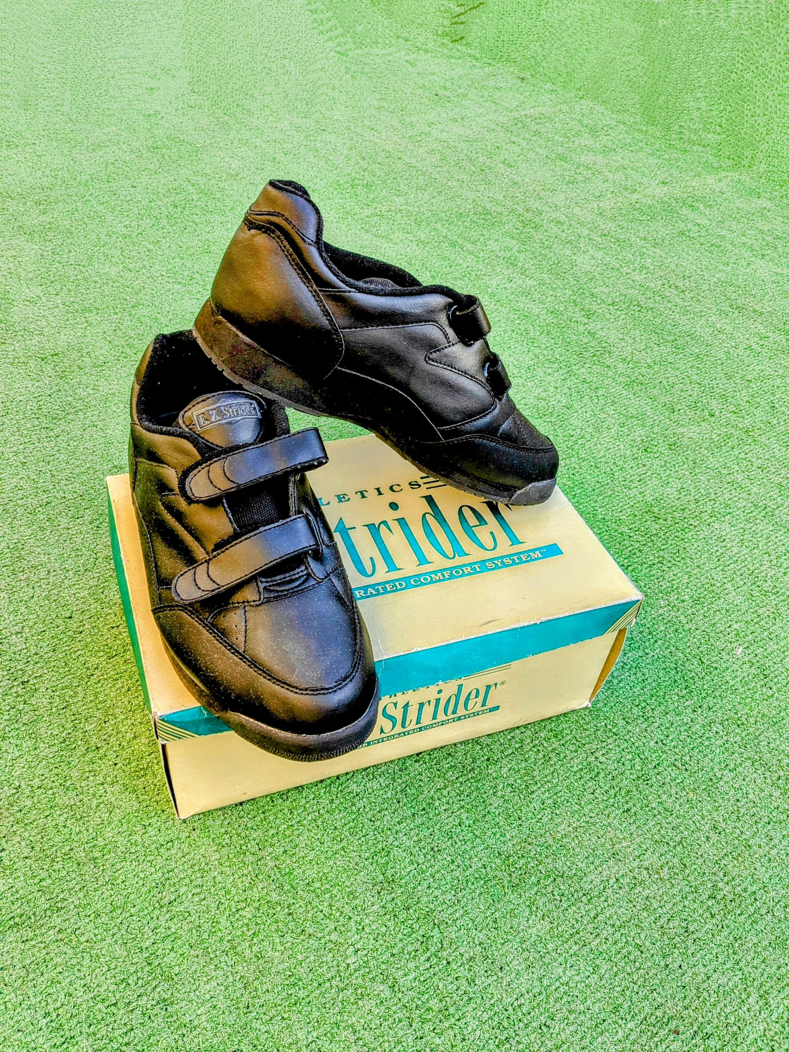 Vintage E.Z. Strider Athletic Ultra-Zorb Comfort Strap 7.5W Shoes Size US 7.5 / EU 40-41 - 1 Thumbnail