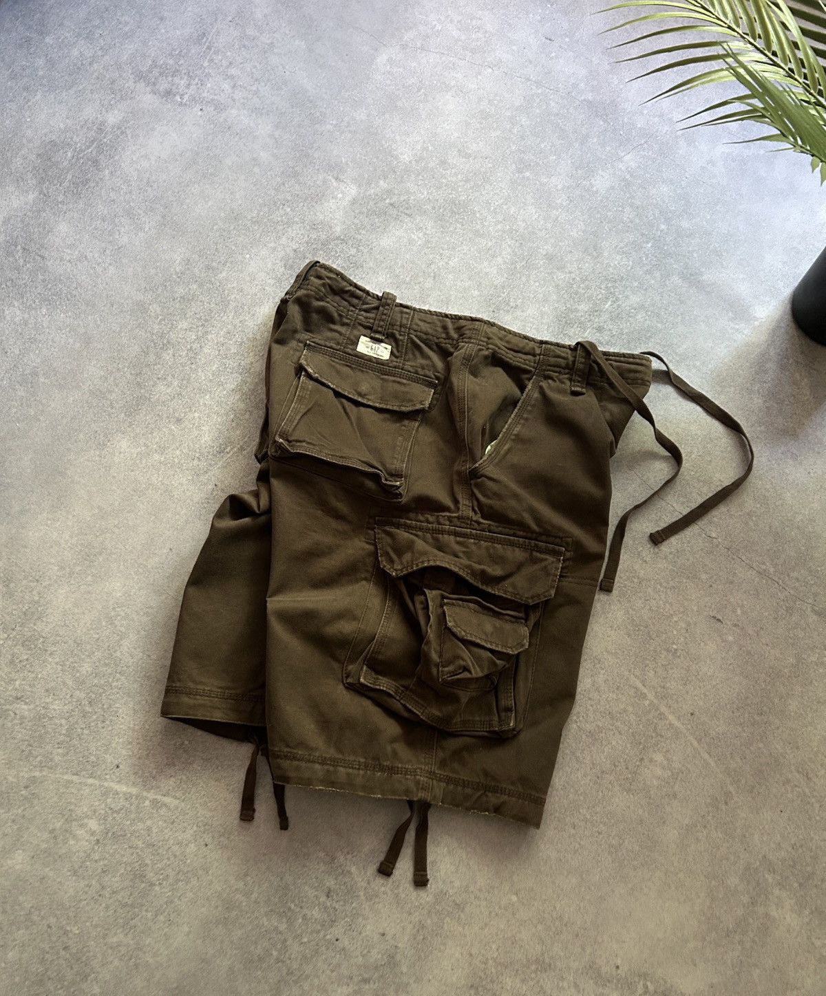 Gap × Japanese Brand × Vintage Vintage Gap Cargo Multi-pocket shorts mens japan style Size US 34 / EU 50 - 2 Thumbnail