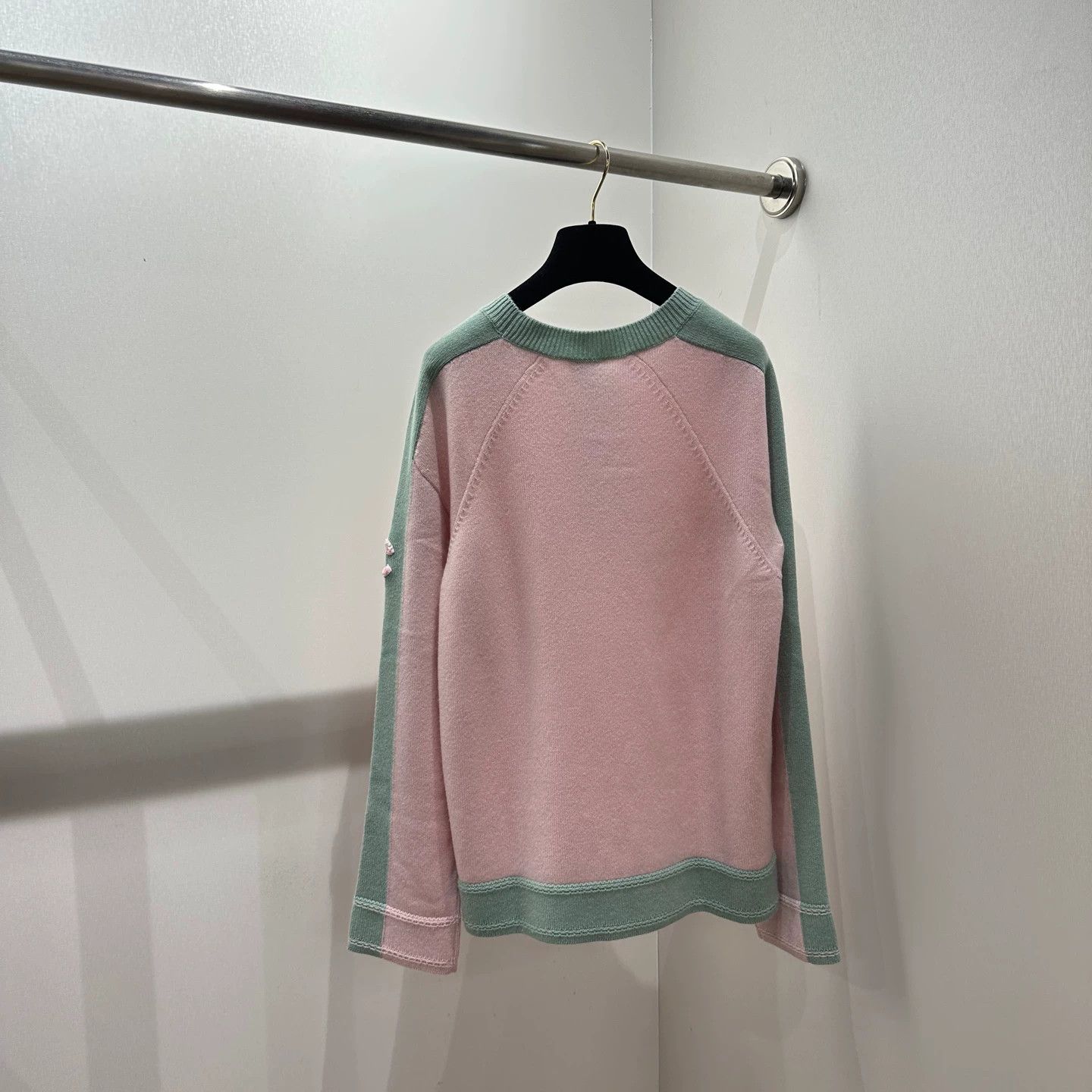 Chanel Chanel 24C Sequined Logo Cashmere Sweater mar524 Size S / US 4 / IT 40 - 2 Thumbnail
