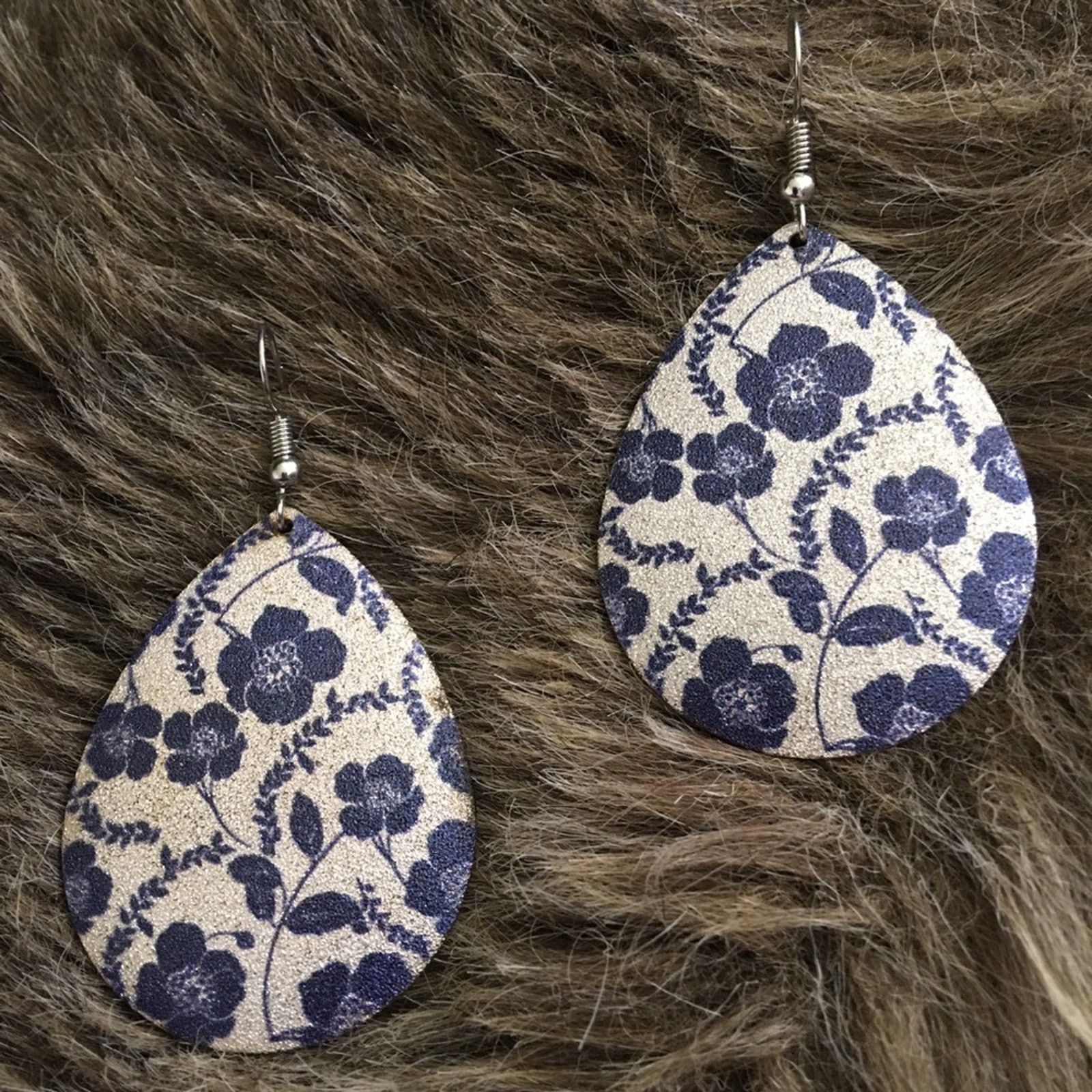 Jewelry Blue floral sparkle disc fish hook earrings Size ONE SIZE - 1 Thumbnail