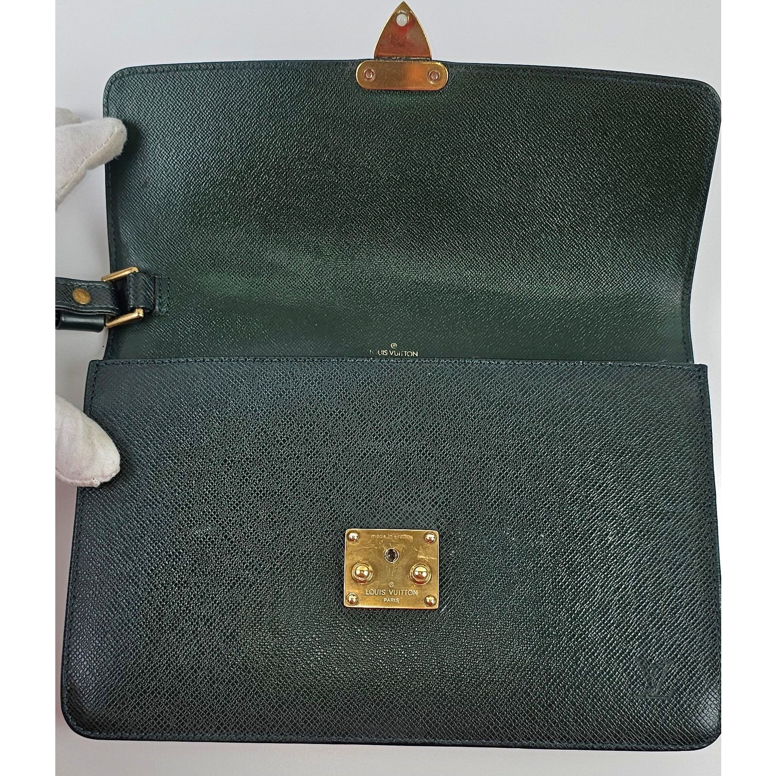 Louis Vuitton LOUIS VUITTON Pochette Clutch Bag Green Taiga Leather Size ONE SIZE - 17 Thumbnail