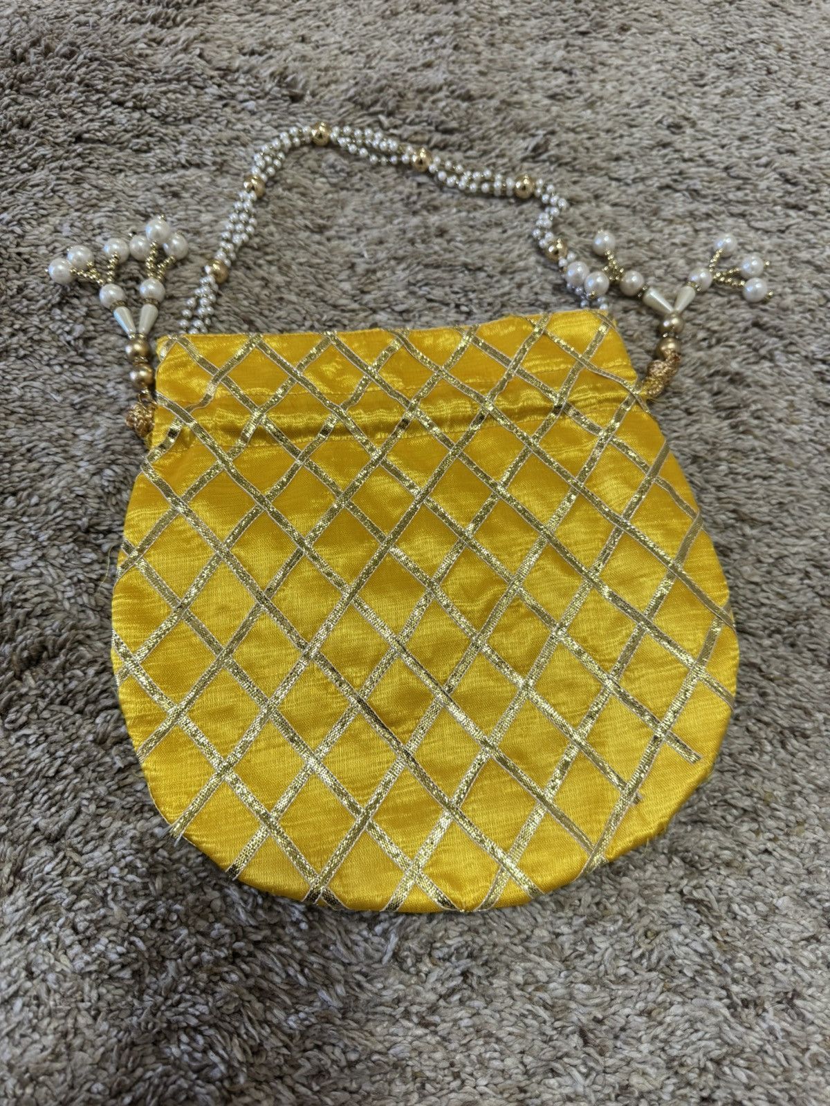 Other Gold yellow clutch Size ONE SIZE - 1 Thumbnail