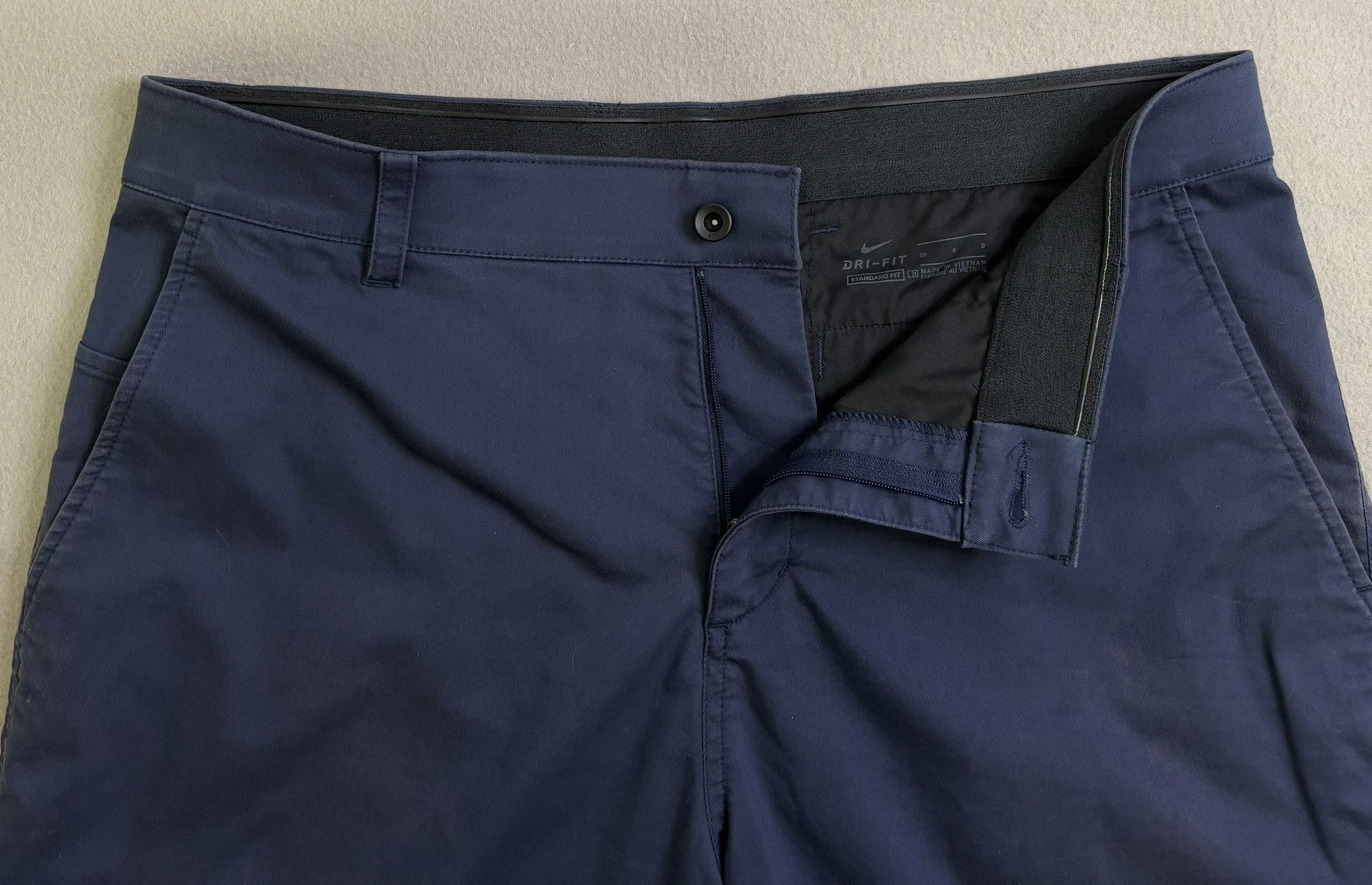 Nike Nike Golf Chino shorts size 35 Size US 35 - 14 Thumbnail