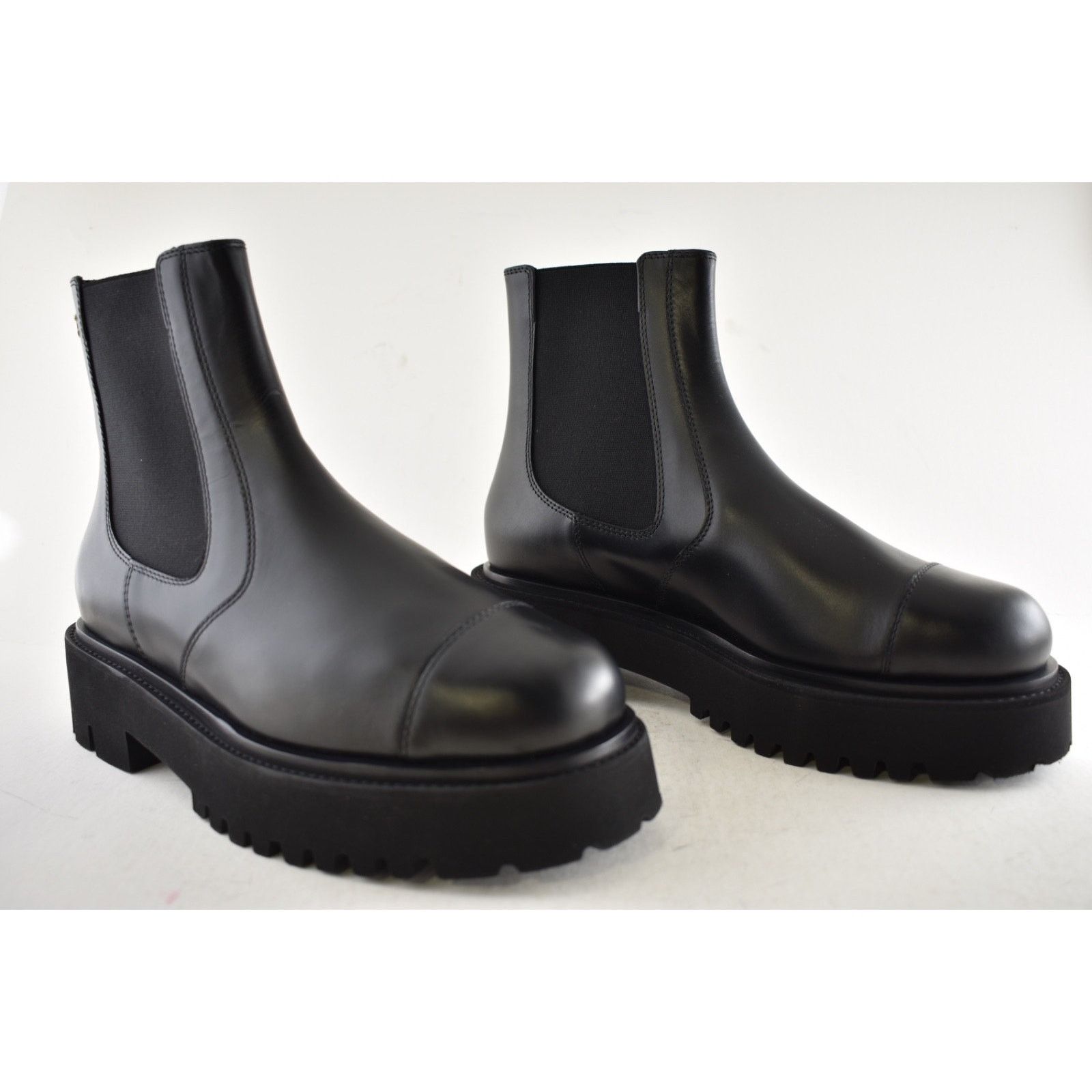 Chanel Chanel 24B Calfskin CC Logo Pull On Chelsea Platform Boot 42 Size US 11 / IT 41 - 3 Thumbnail