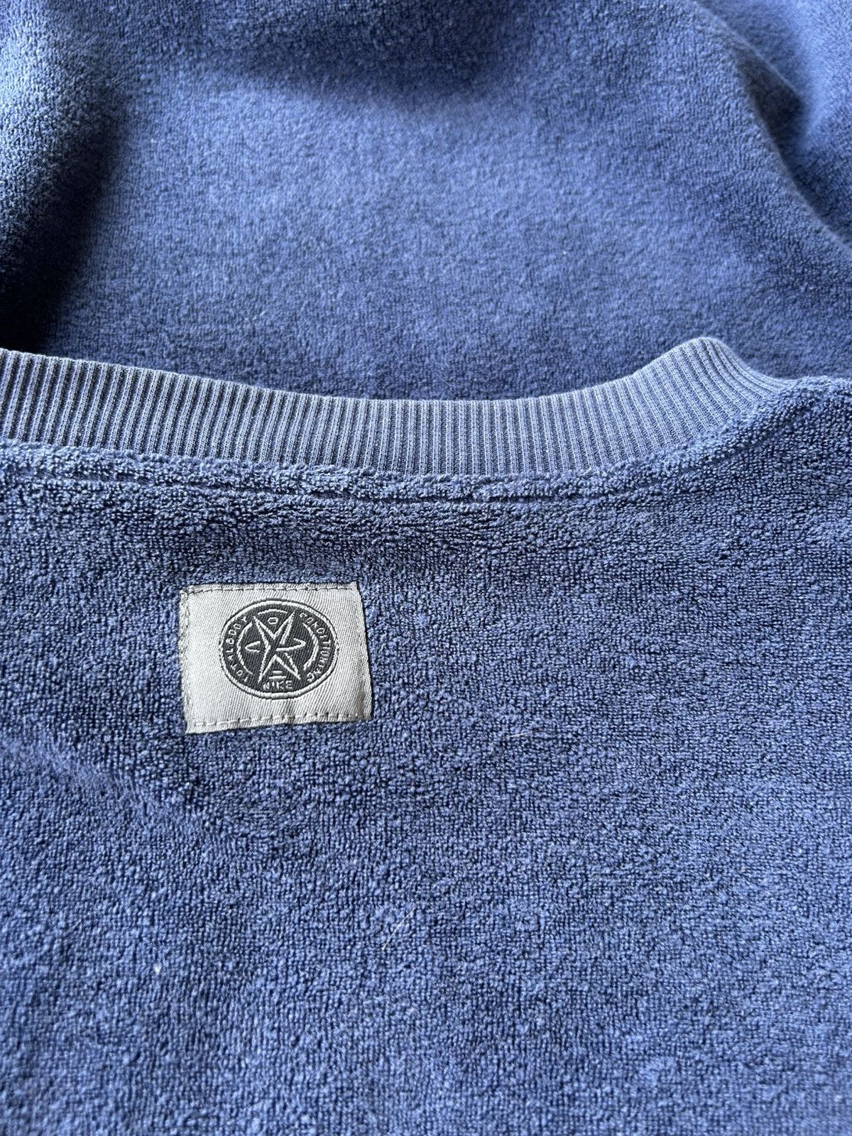 Nike Vintage 90’s Nike White Tag Center Swoosh Velvet Sweatshir Size US L / EU 52-54 / 3 - 9 Thumbnail