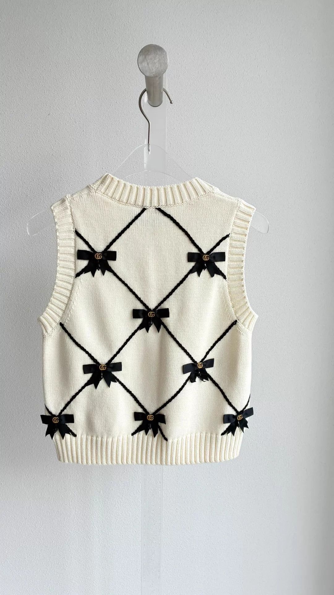 Gucci Gucci Bow Knit Vest XS Ivory w/ Black Bow Size XS / US 0-2 / IT 36-38 - 2 Thumbnail