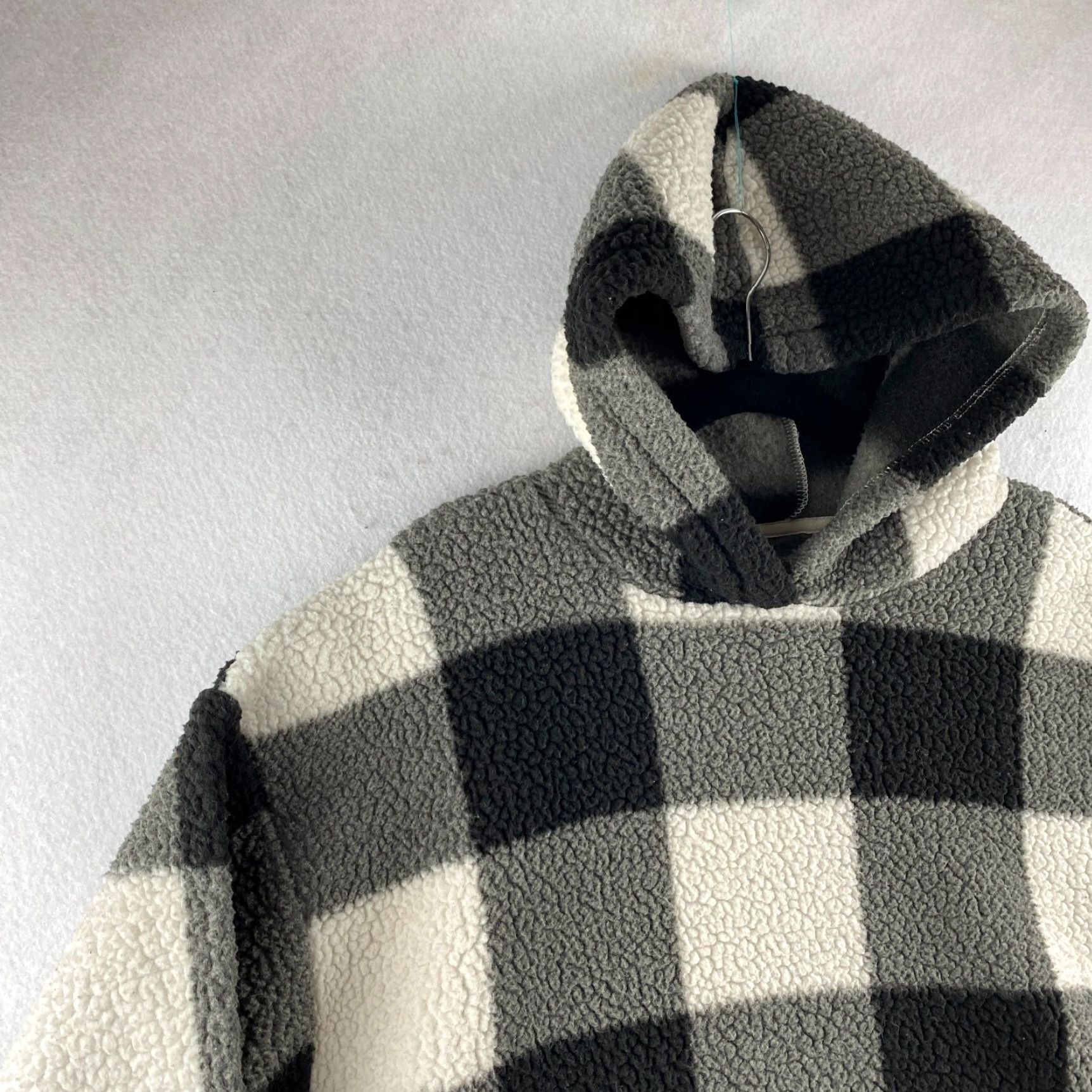 American Eagle Outfitters American Eagle Hoodie Womens Medium M Black White Colorblock Sherpa Pullover Size M / US 6-8 / IT 42-44 - 4 Thumbnail
