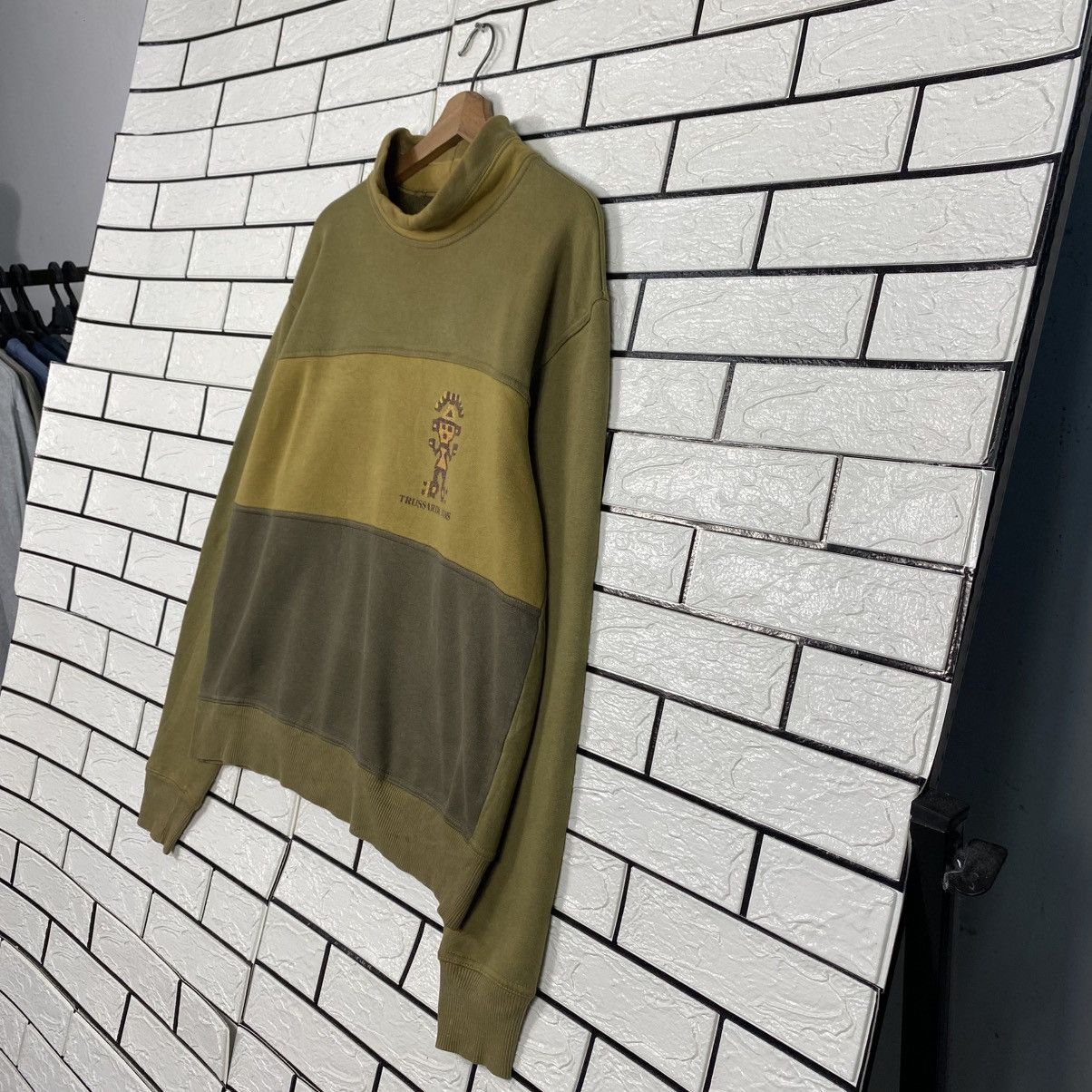 Japanese Brand Vintage Turtle Neck Sweatshirt Trussardi Big Logo Size US M / EU 48-50 / 2 - 3 Thumbnail