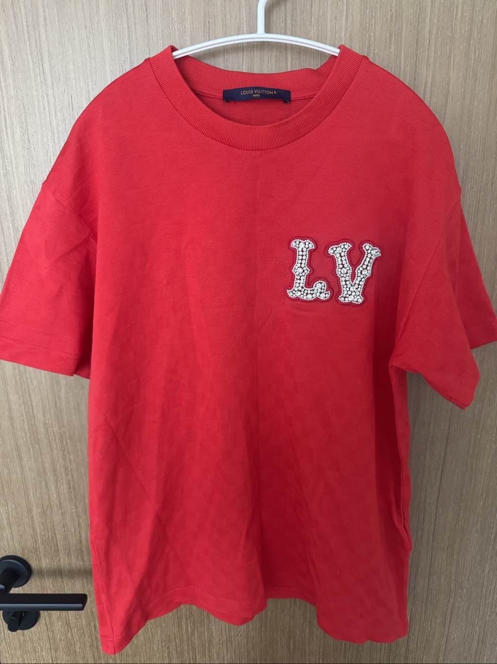 Louis Vuitton Louis Vuitton LV Logo Patch T-Shirt Red US S Size US S / EU 44-46 / 1 - 1 Thumbnail