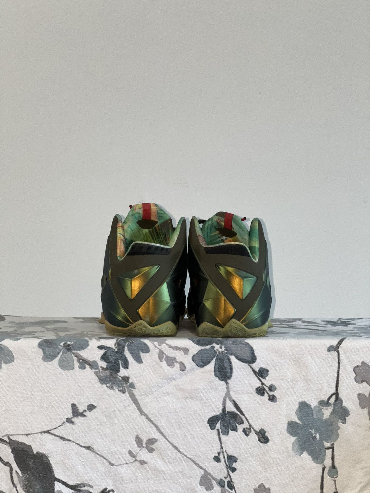 Nike Nike Lebron James 11 King’s Pride Size US 9.5 / EU 42-43 - 4 Thumbnail