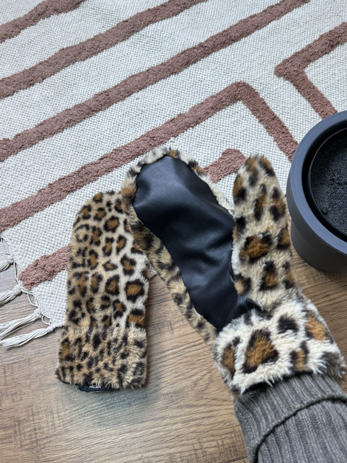 Other VINTAGE FUR SOFT FLUFFY MOHAIR LEOPARD GLOVES Size ONE SIZE - 5 Thumbnail