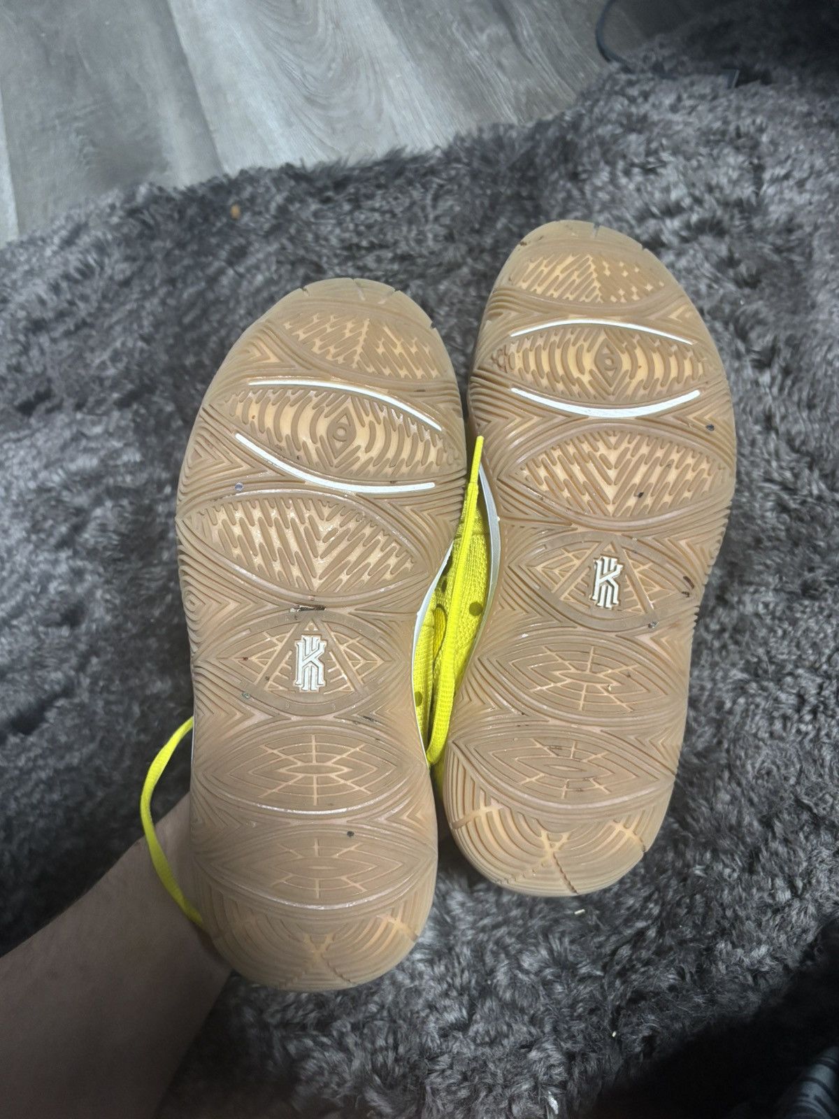Nike Nike Kyrie 5 Spongebob Size US 7 / EU 40 - 5 Thumbnail