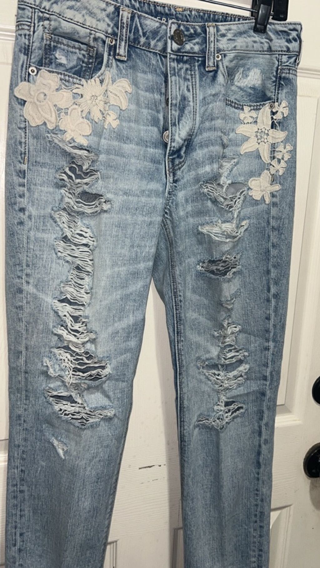 American Eagle Outfitters American Eagle High Rise Distressed Jeans Size 6 Light Blue Size 28" / US 6 / IT 42 - 2 Thumbnail