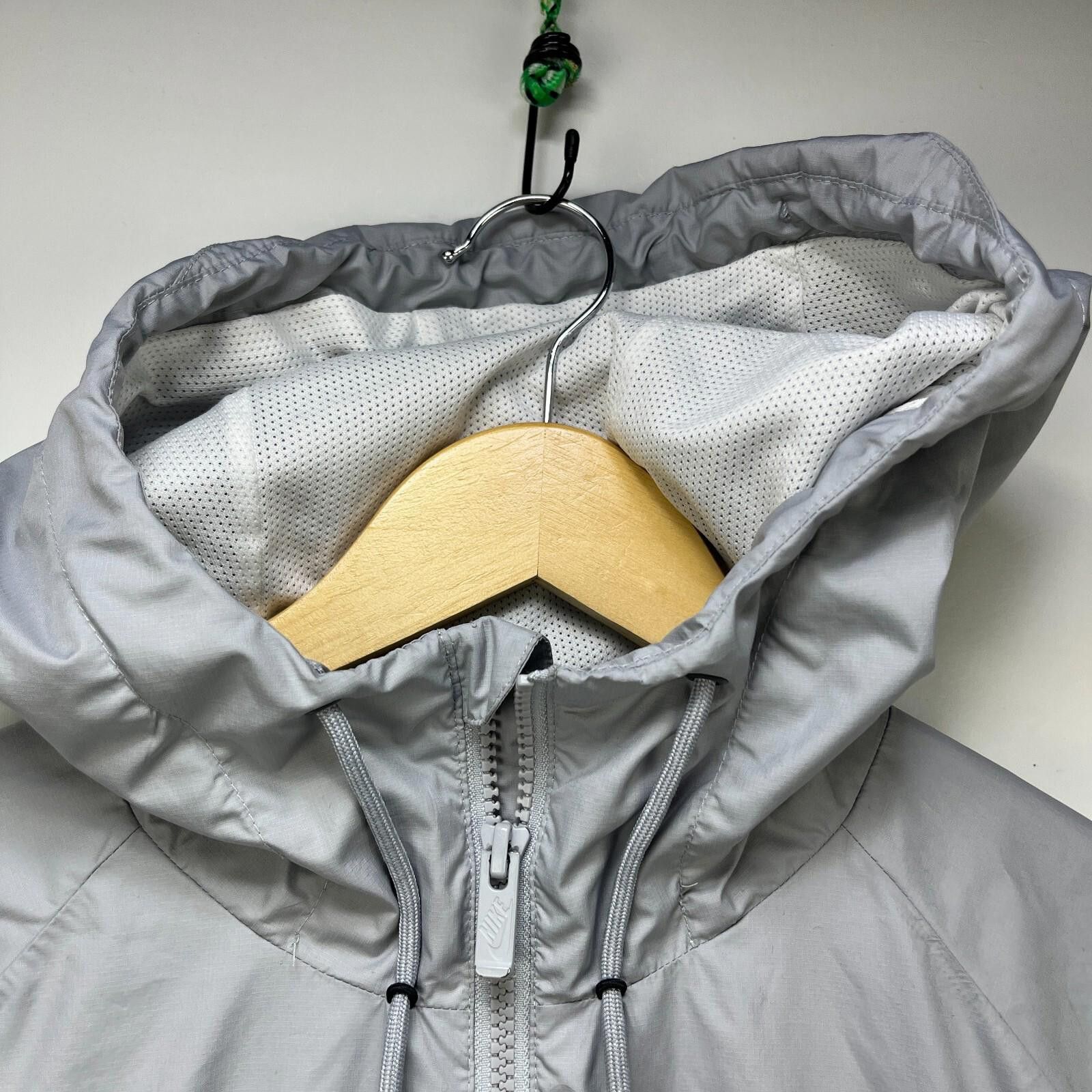 Nike Vintage Nike Y2K Hooded Windbreaker Full Zip Jacket Medium Size US M / EU 48-50 / 2 - 4 Thumbnail