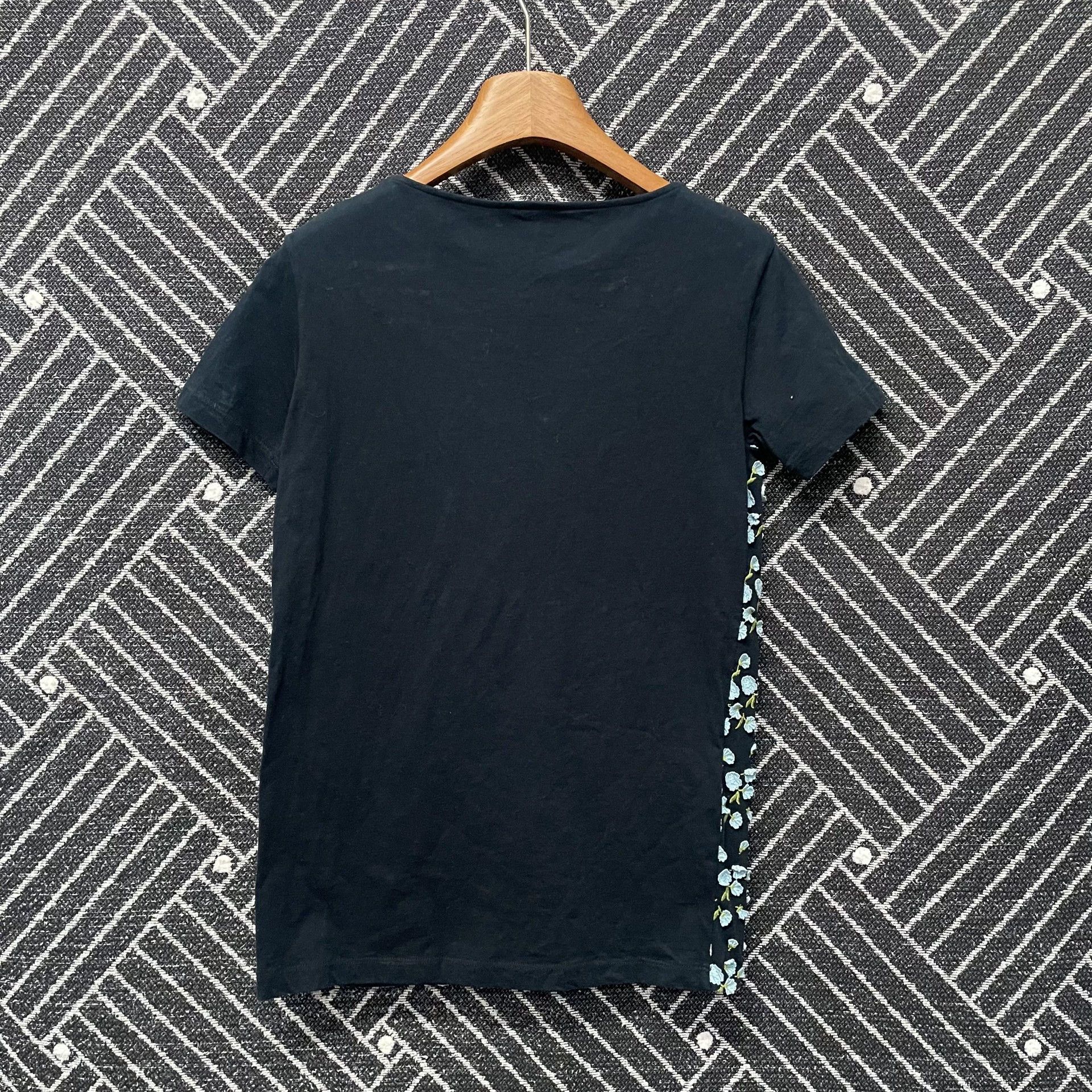 Prada Prada 95 New Embroidered Floral Short-Sleeve Tee W Black XS Size XS / US 0-2 / IT 36-38 - 2 Thumbnail