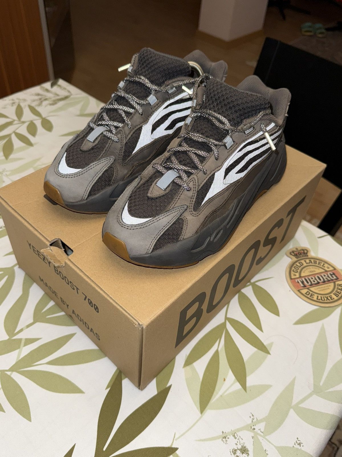 Yeezy Adidas Yeezy 700 v3 Geode Size US 10 / EU 43 - 4 Thumbnail