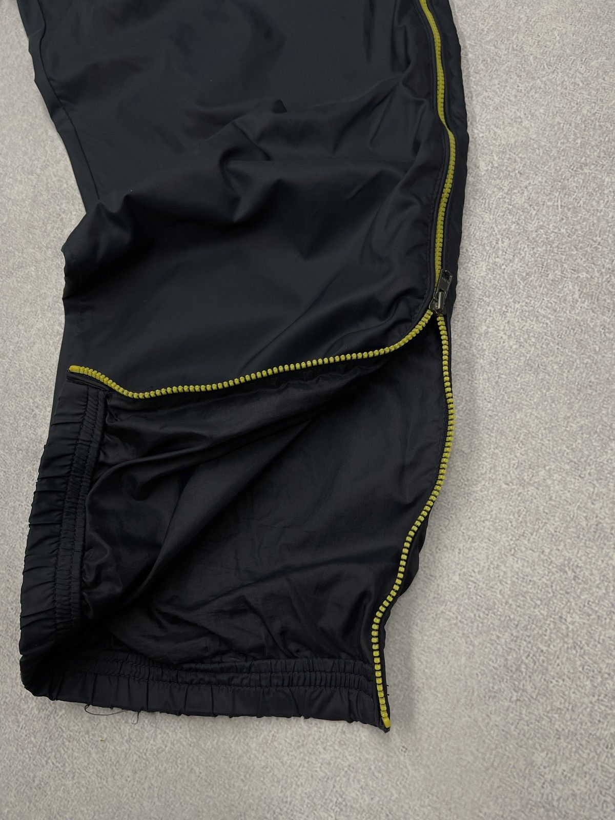 Nike Vintage Nike Nylon Sweatpants Graphite Drill Y2K TECH ACG Size US 32 / EU 48 - 7 Thumbnail